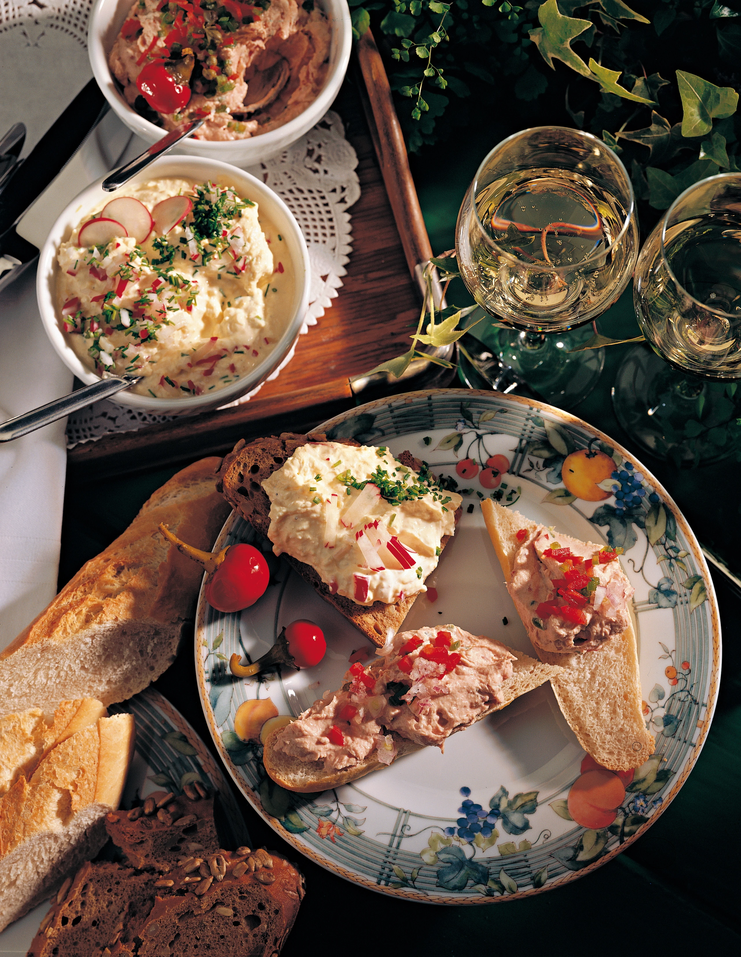 Cremiger Ei-Aufstrich mit Radieschen und Gurkerln