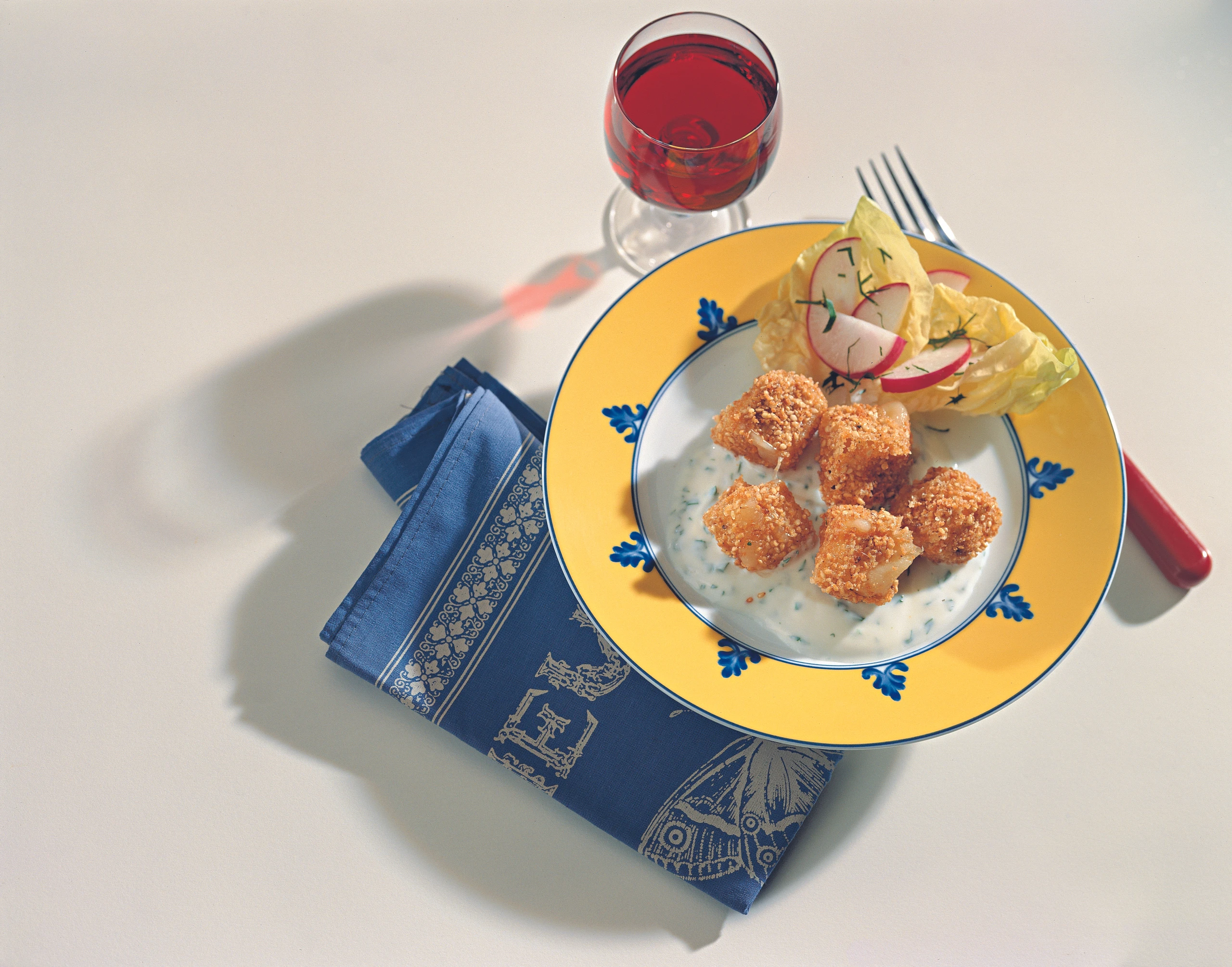 Gebackene Käse-Sesamwürfel