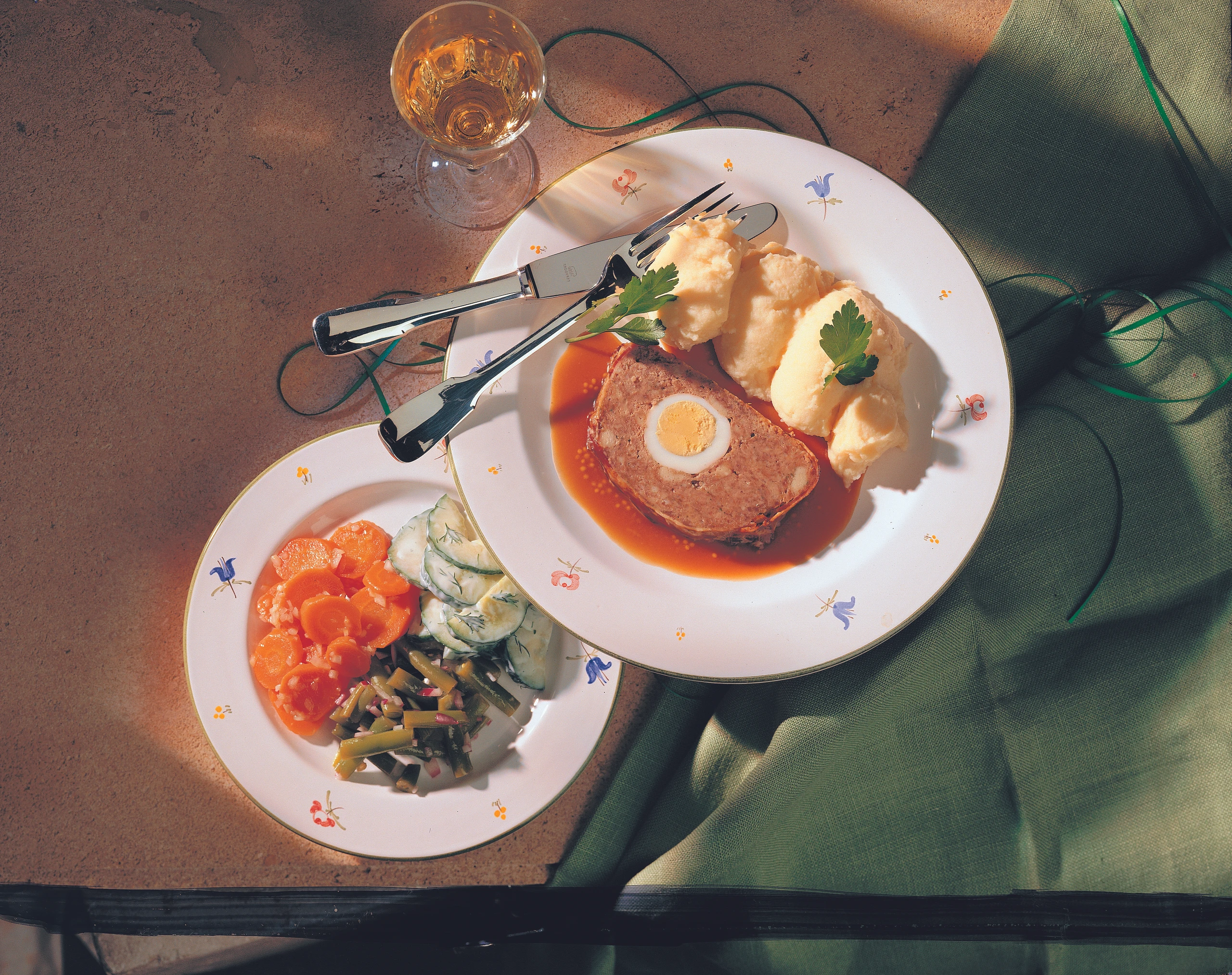 Faschierter Braten mit Senfsauce und Erdäpfelpüree