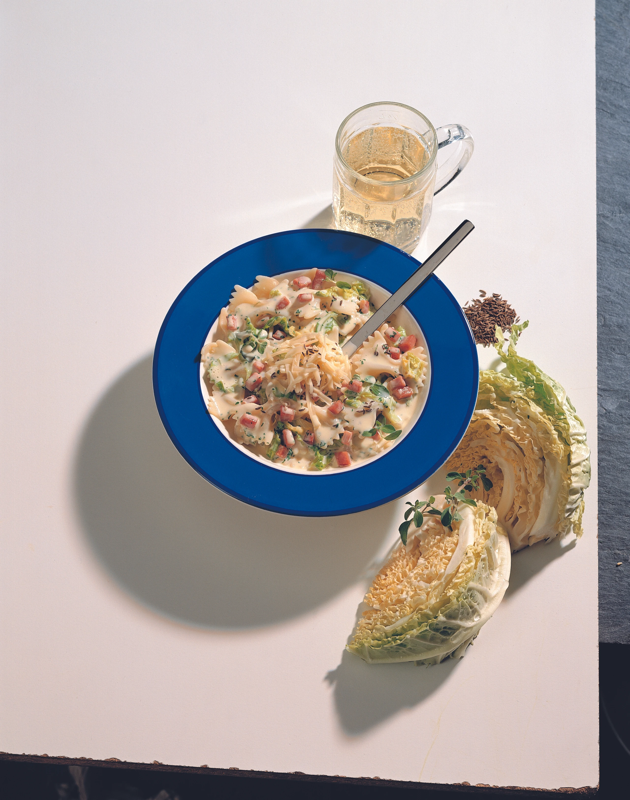 Farfalle mit Kohl und Speck