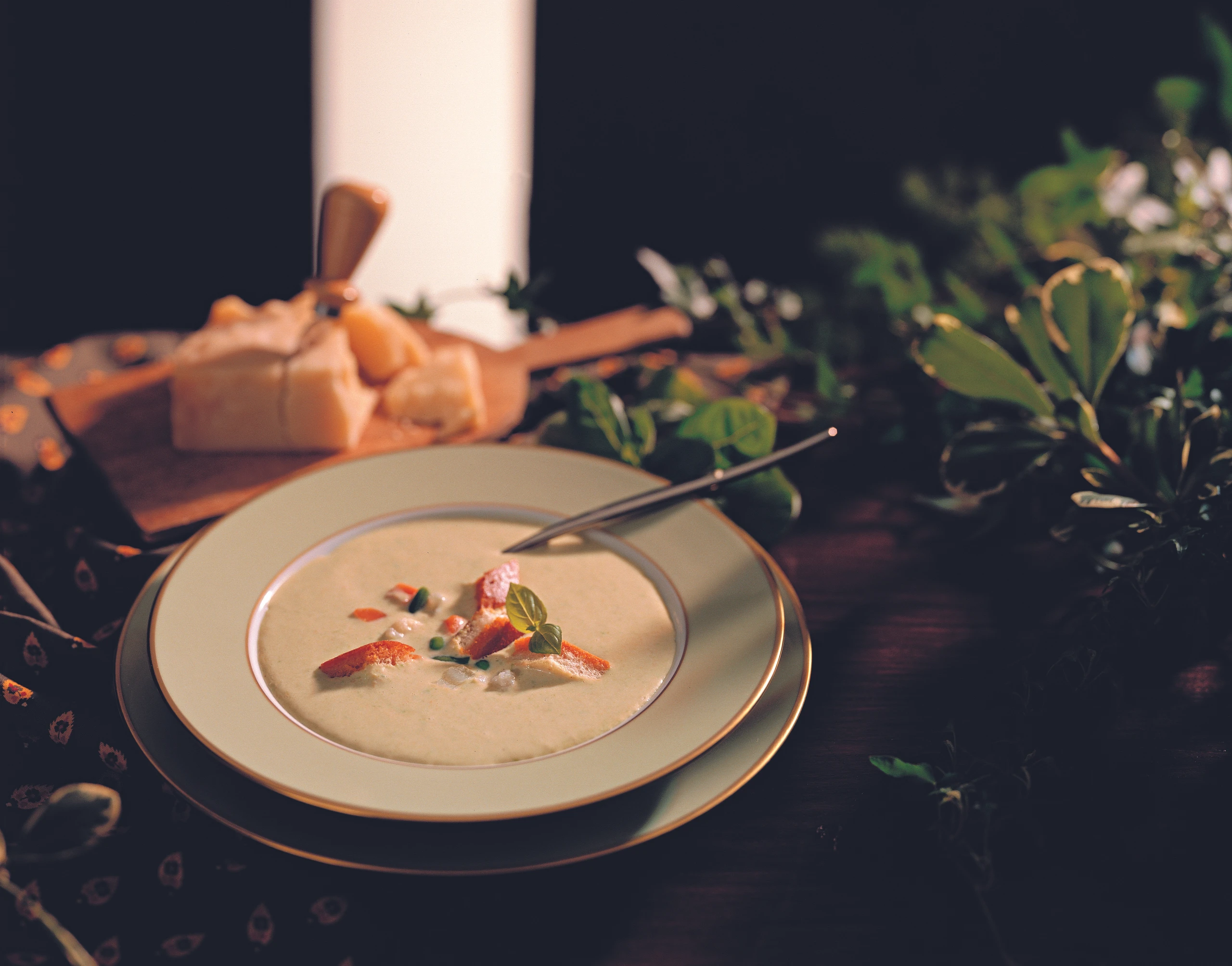 Cremige Gemüsesuppe mit Basilikum