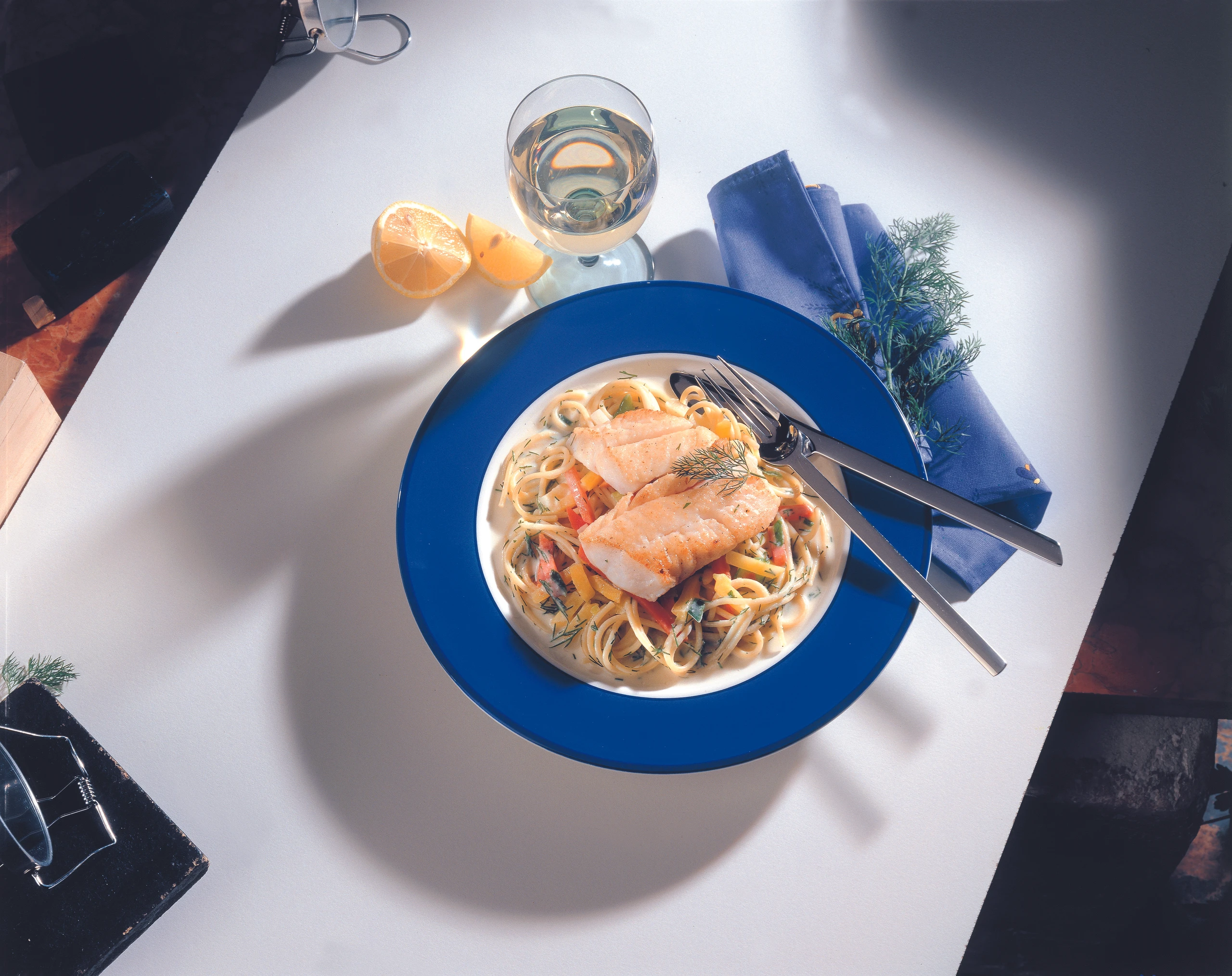 Gemüse-Spaghetti mit Kabeljaufilet