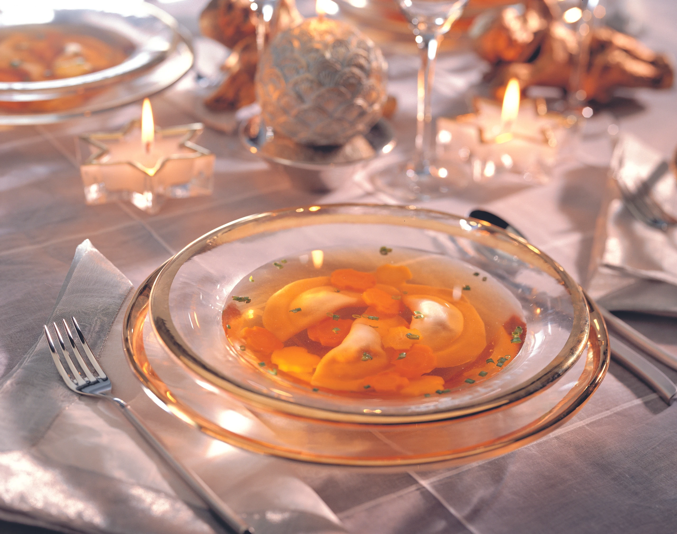 Rindsuppe mit Kalbfleischtascherln