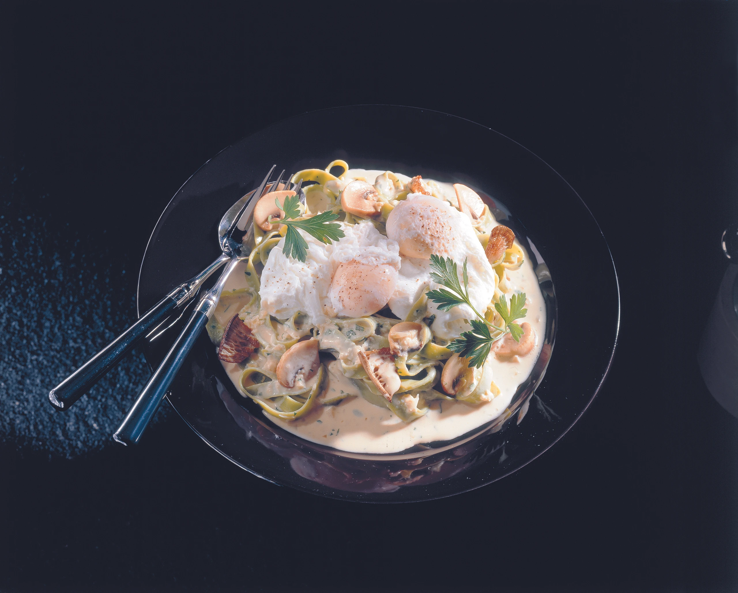 Schwammerlnudeln mit pochiertem Ei