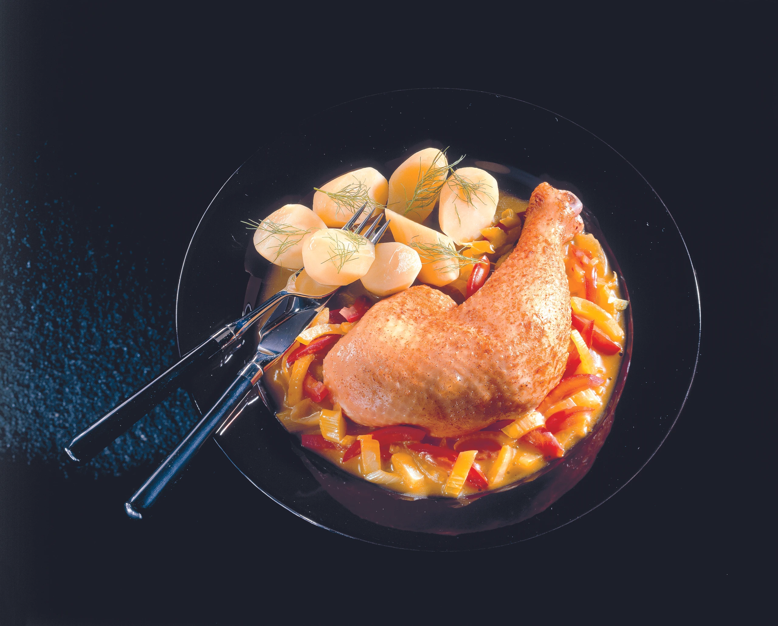 Hühnerkeule mit Fenchel und Paradeisern