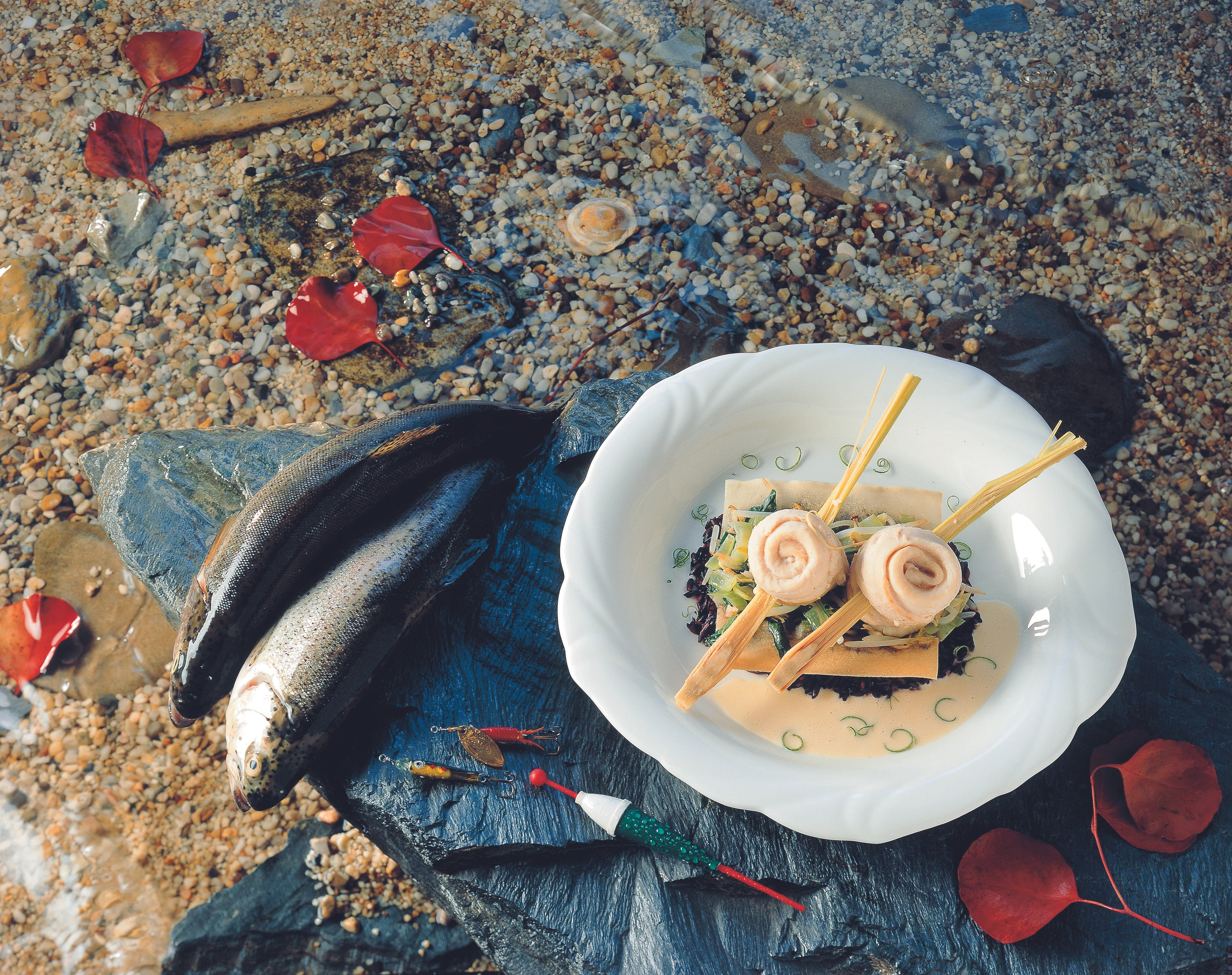 Forellen-Röllchen auf Zitronengras-Spießen