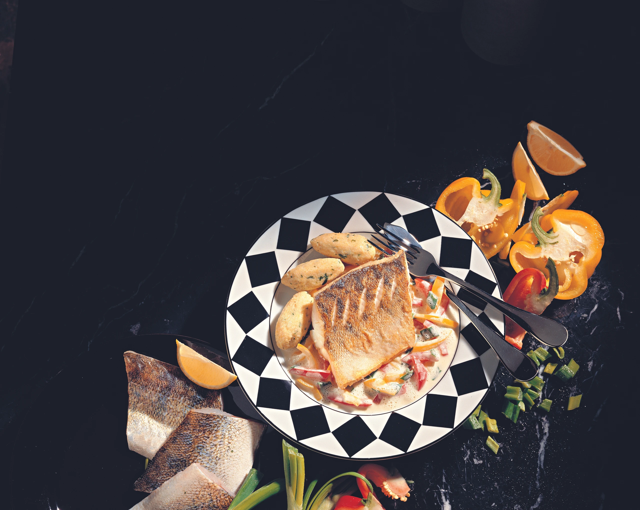 Zanderfilets mit Jungzwiebelsauce und Polentanockerln