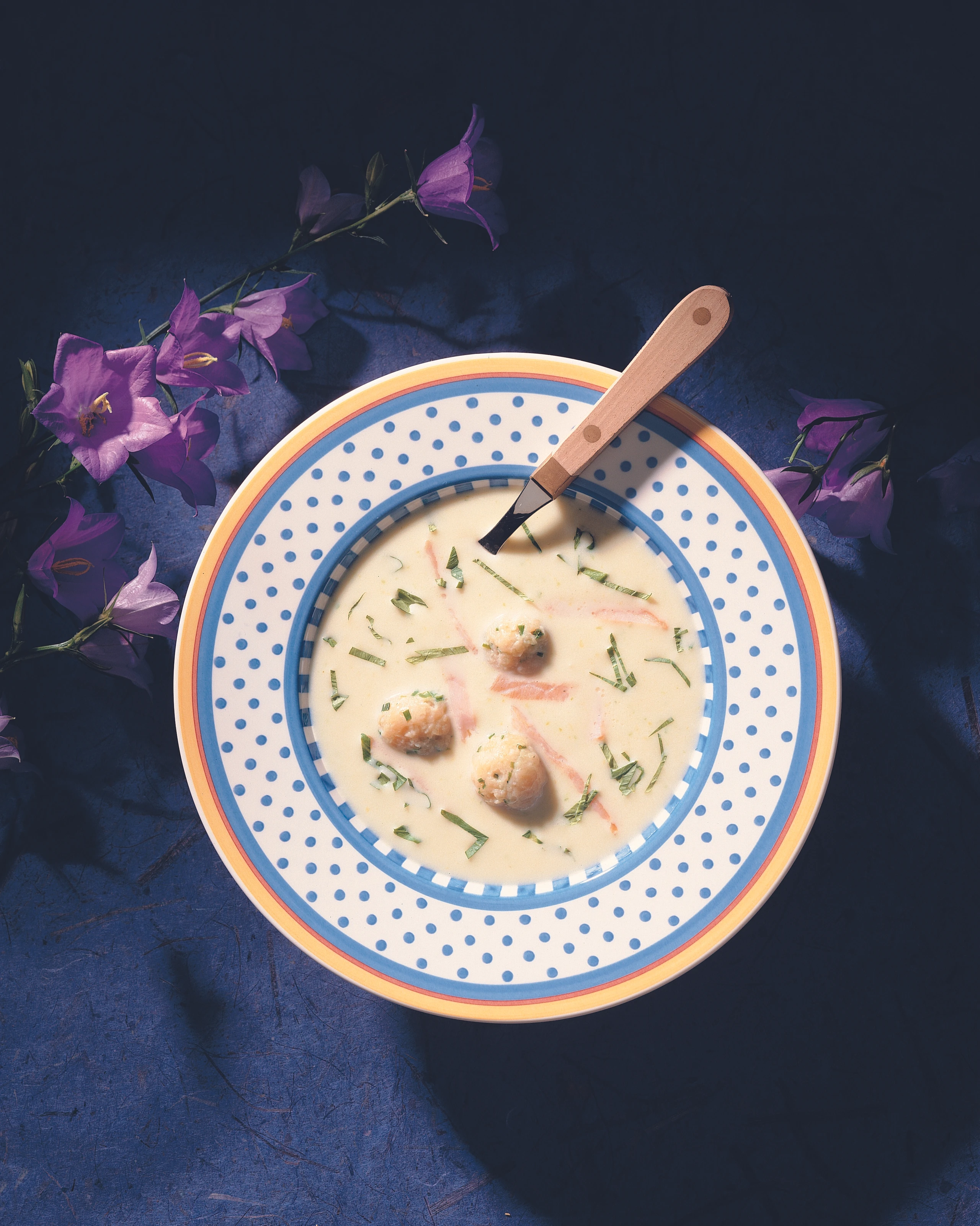 Selleriesuppe mit Räucherlachs