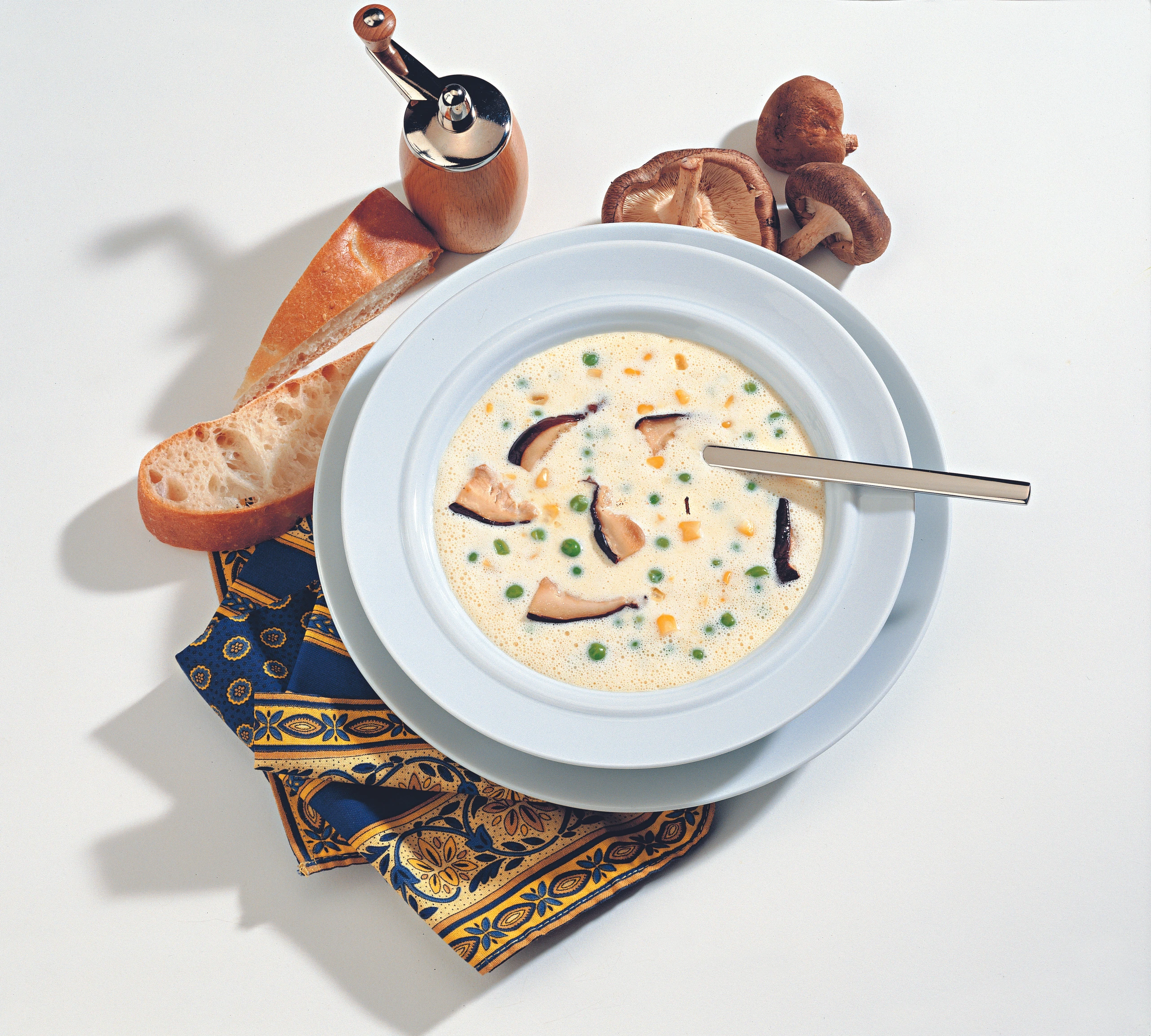 Maiscremesuppe mit Erbsen