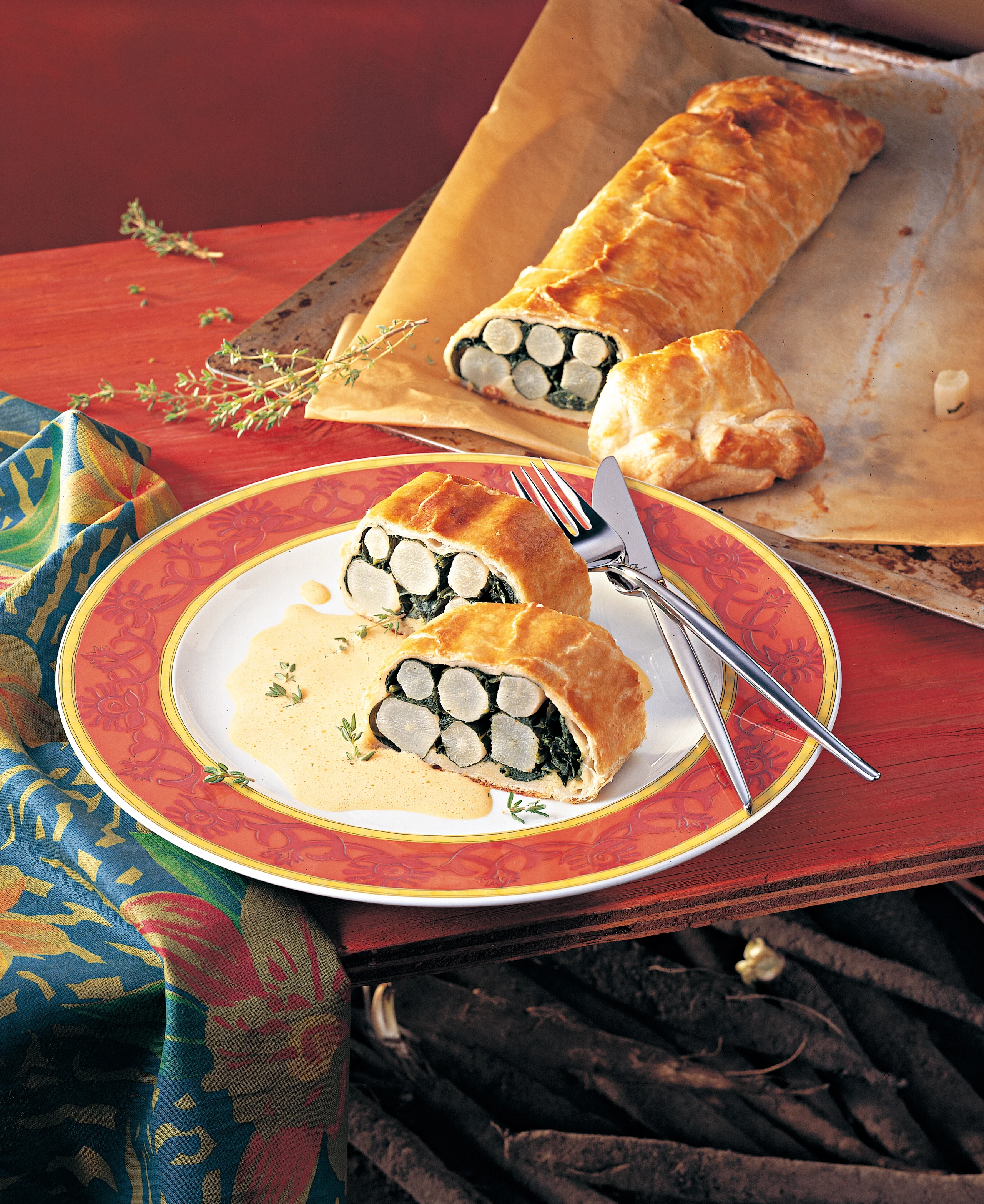 Schwarzwurzelstrudel mit Paprikasauce