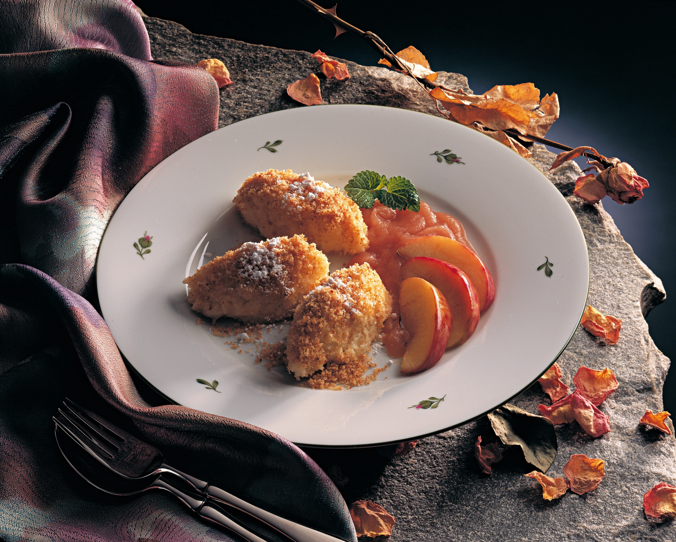 Apfel-Nockerln mit Butter-Bröseln