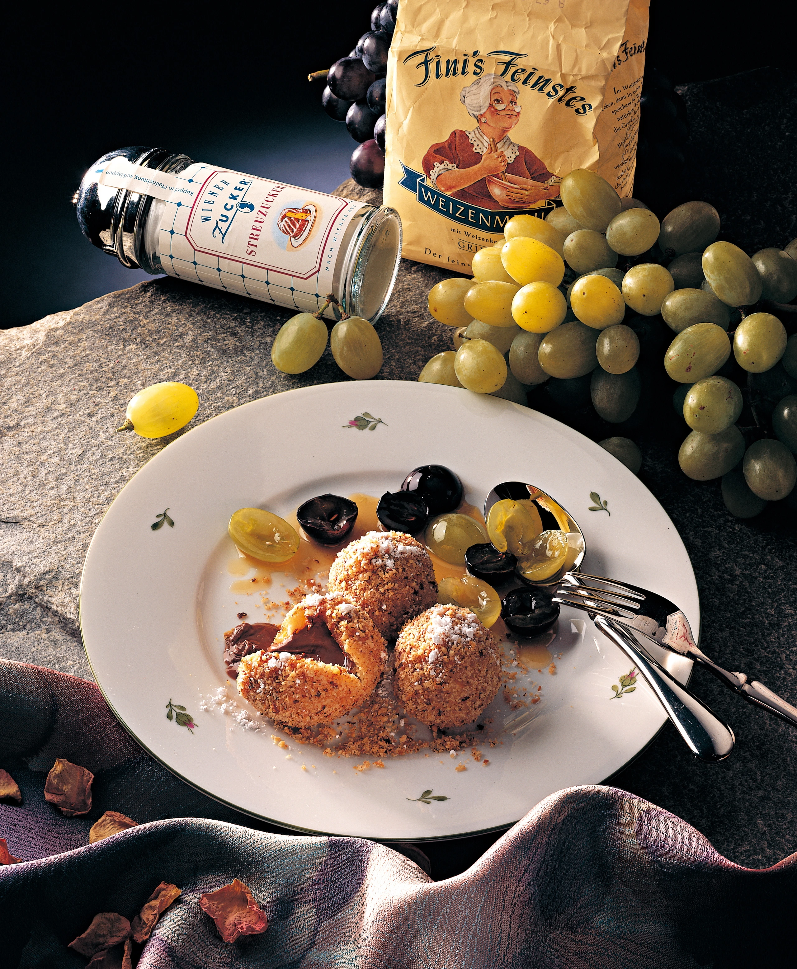 Nougatknödel mit marinierten Trauben