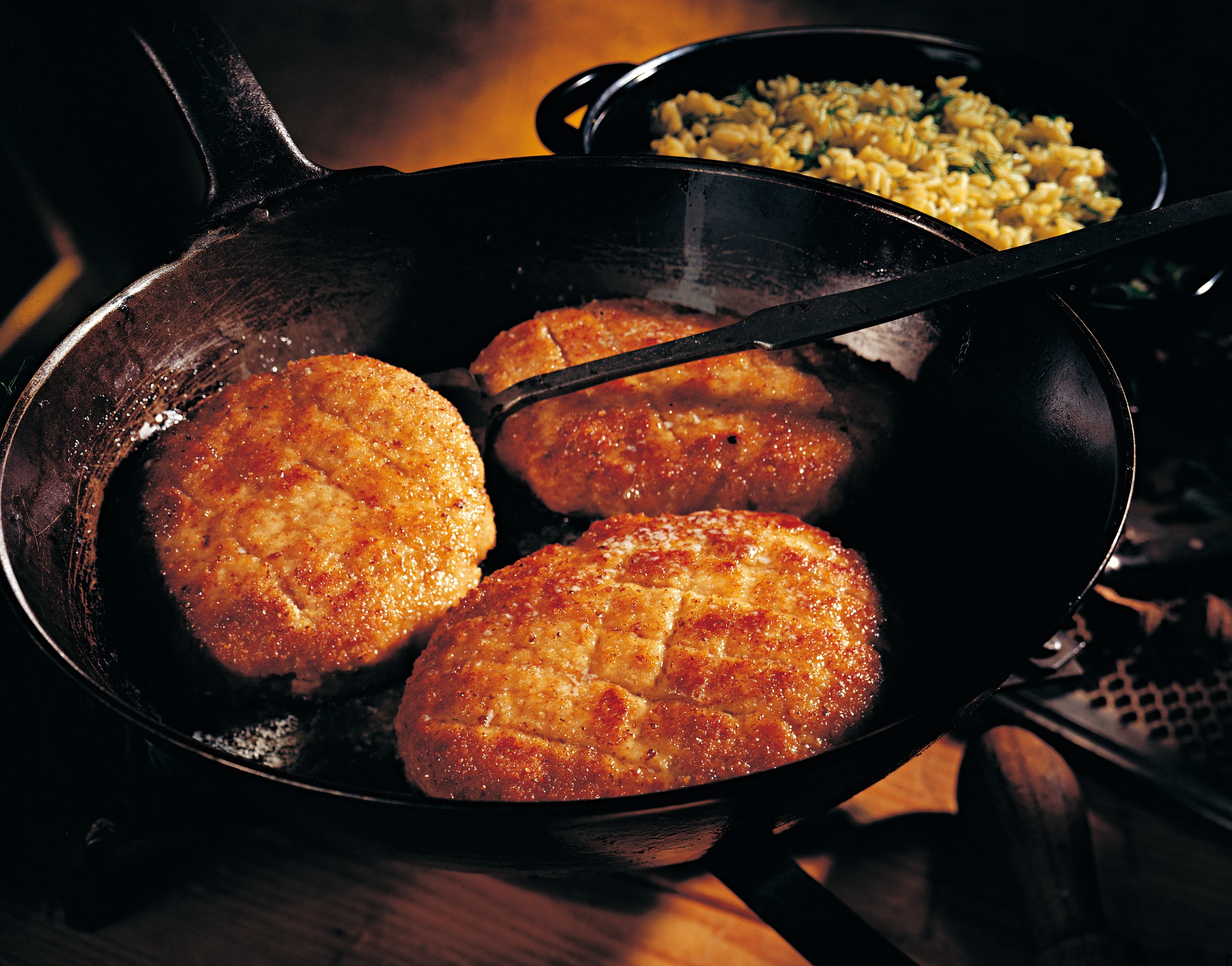 Butterschnitzel mit Dille-Safranreis