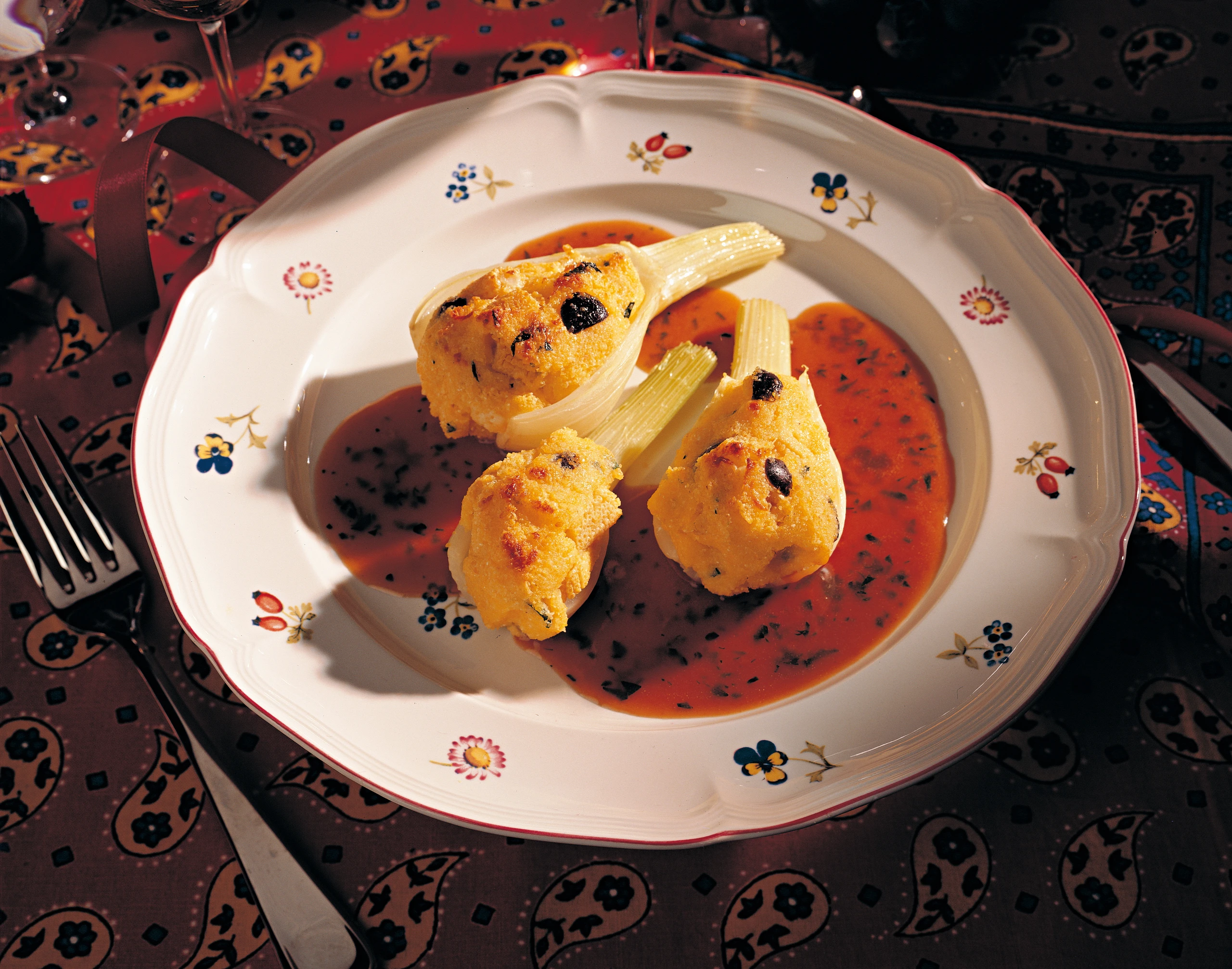 Fenchel-Schiffchen mit Oliven-Fülle