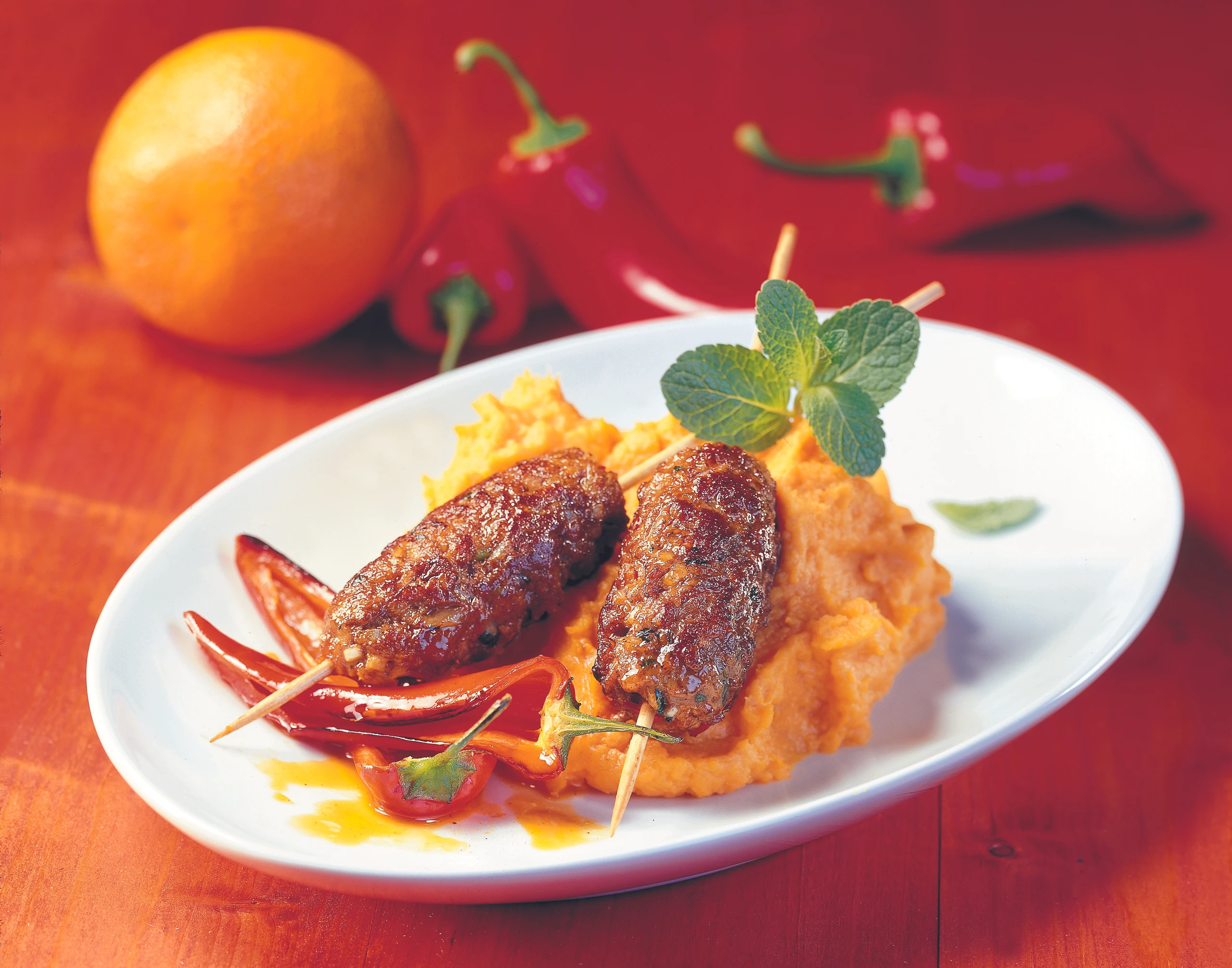 Spieße vom Lammfaschierten auf Süßkartoffelpüree