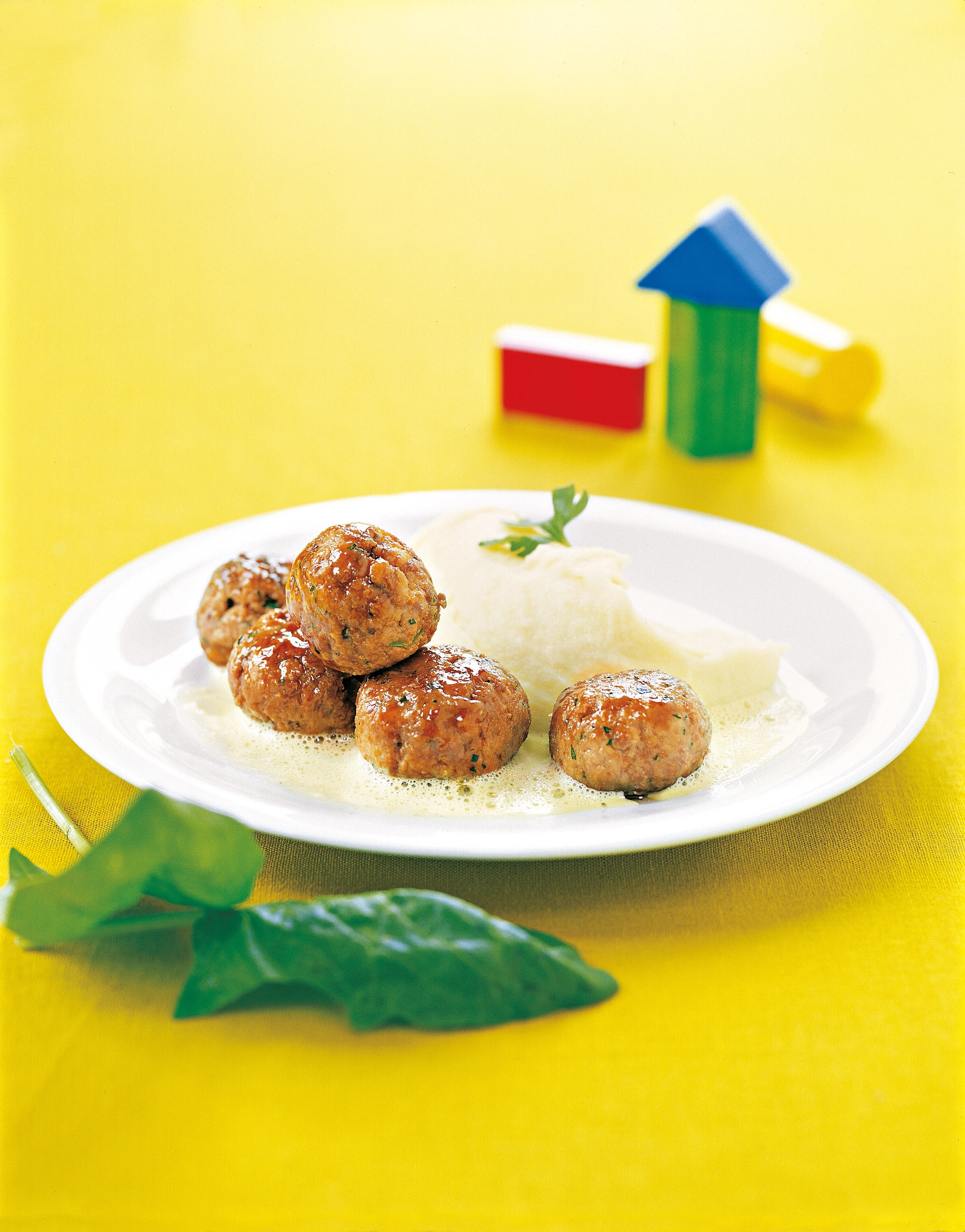 Fleischbällchen mit Spinatsauce und Erdäpfelpüree