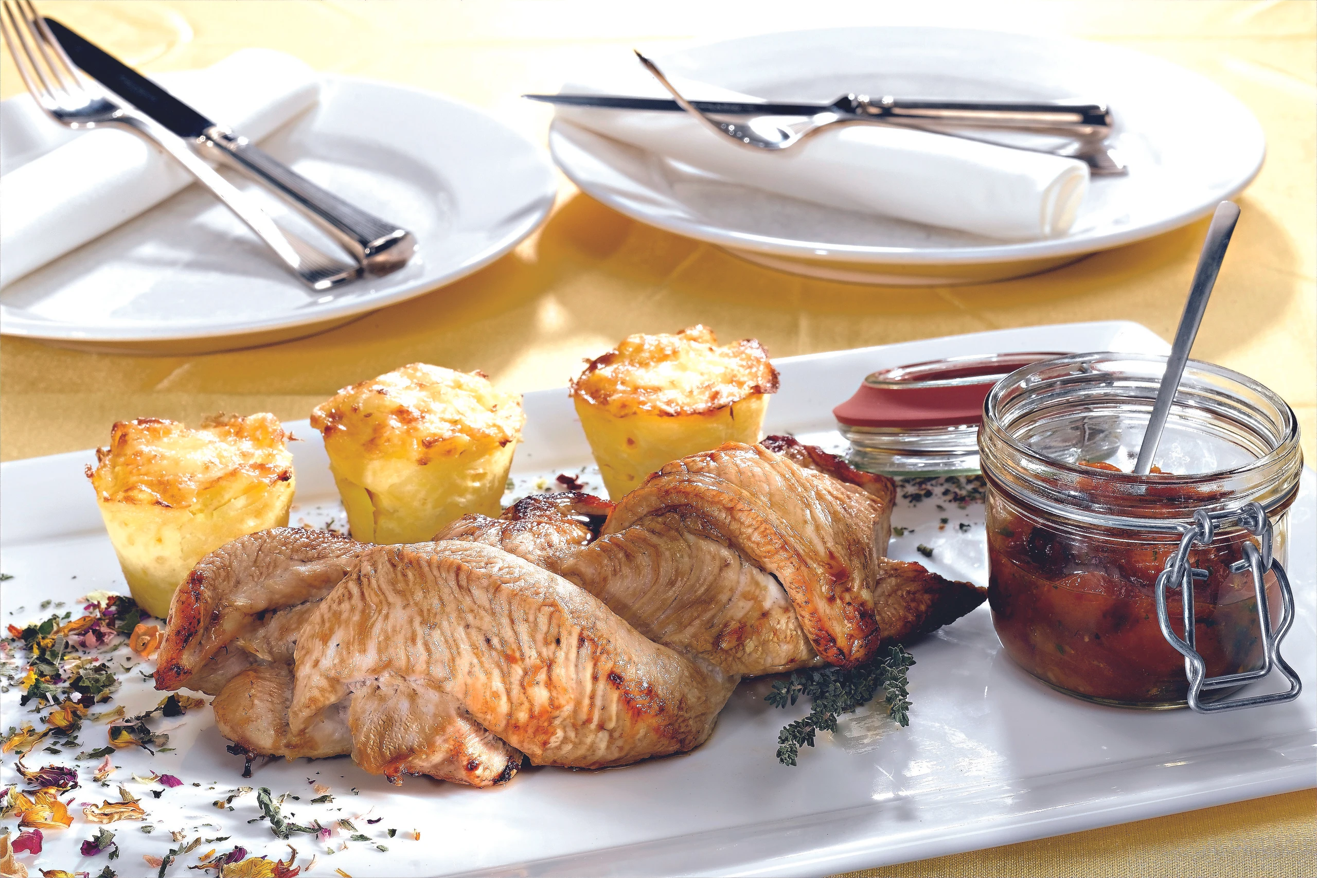 Glacierter Truthahnzopf mit Zitronen-Erdäpfeln