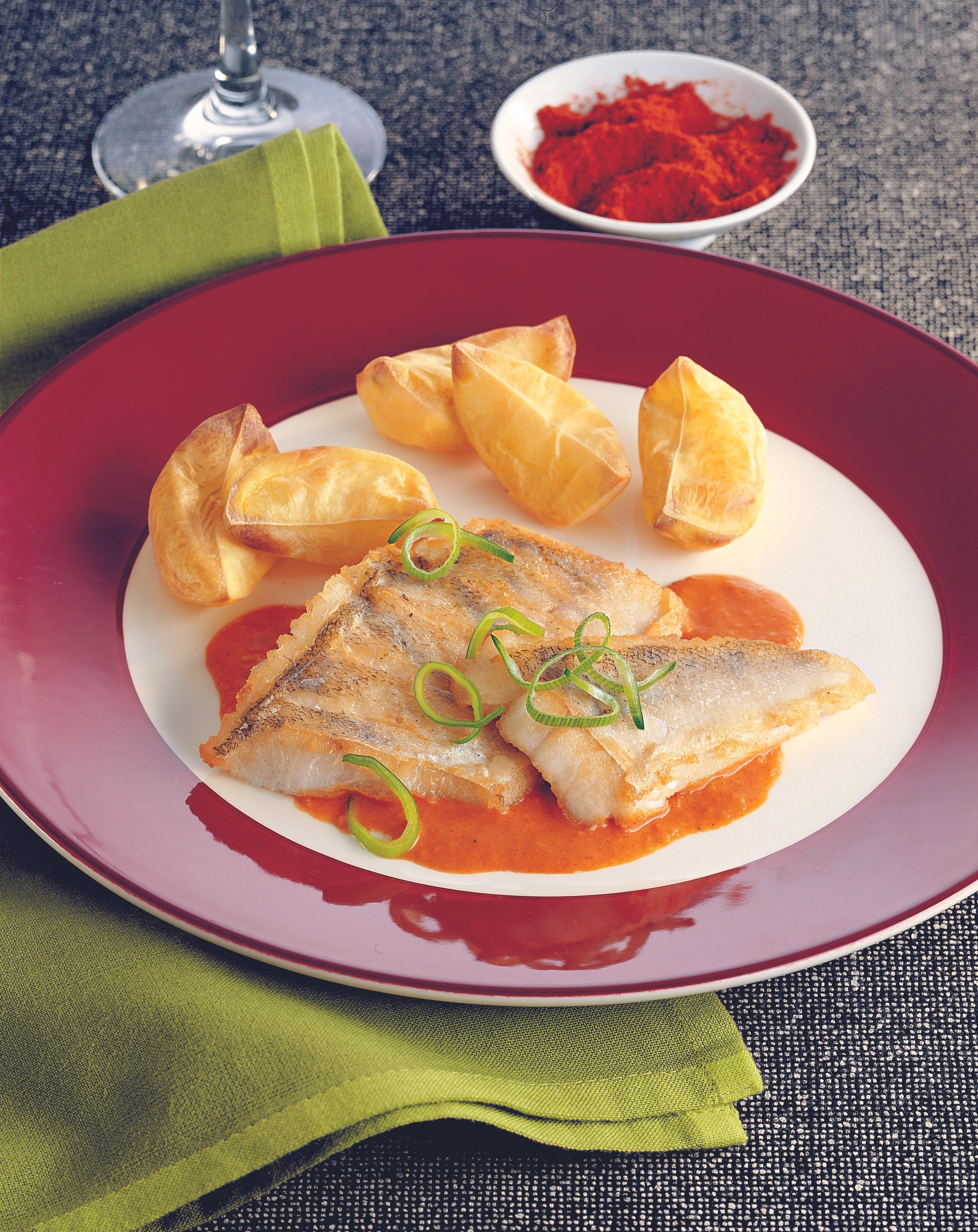 Zanderfilet mit Paprikasauce