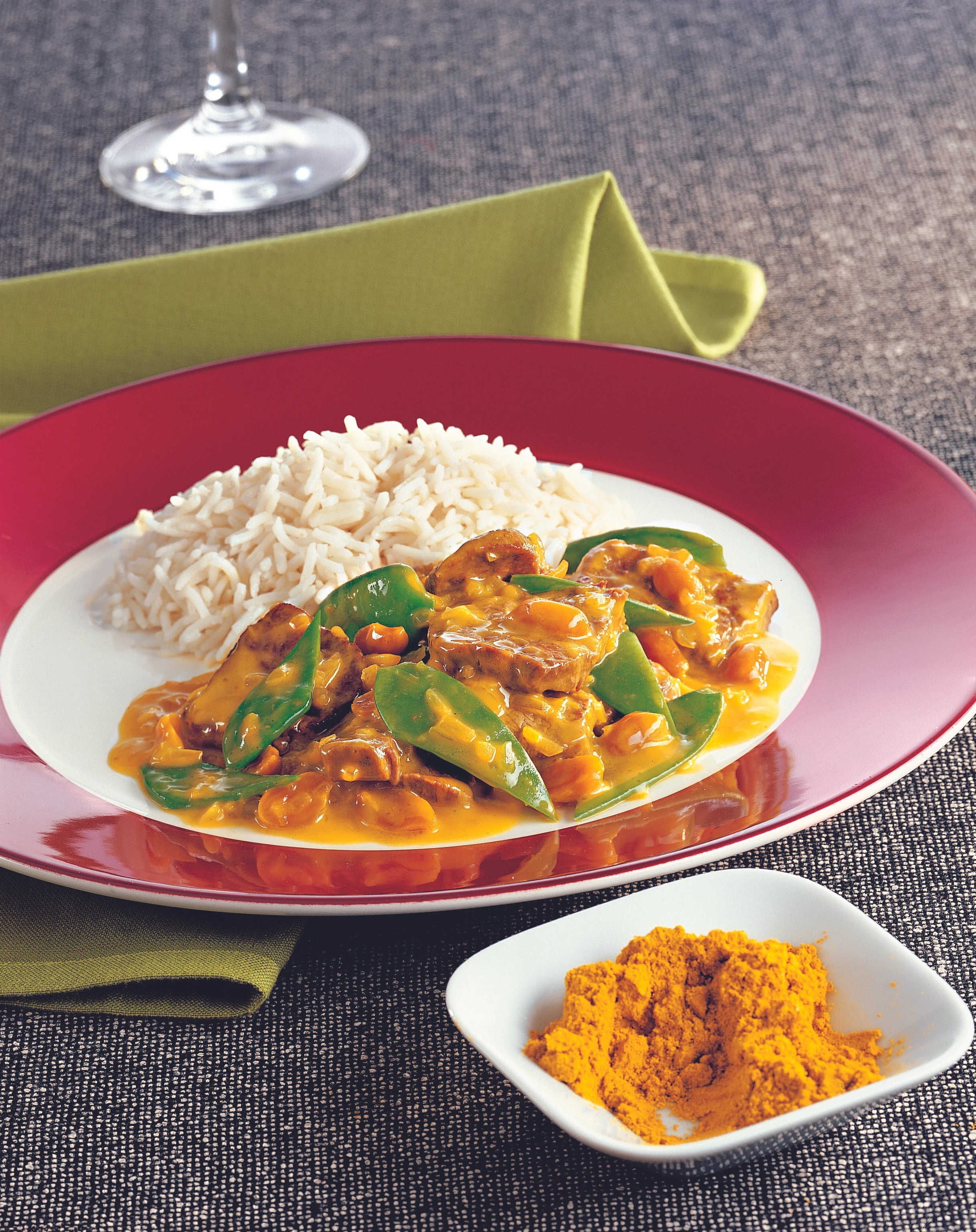 Curry mit Rindsfilet und Erbsenschoten