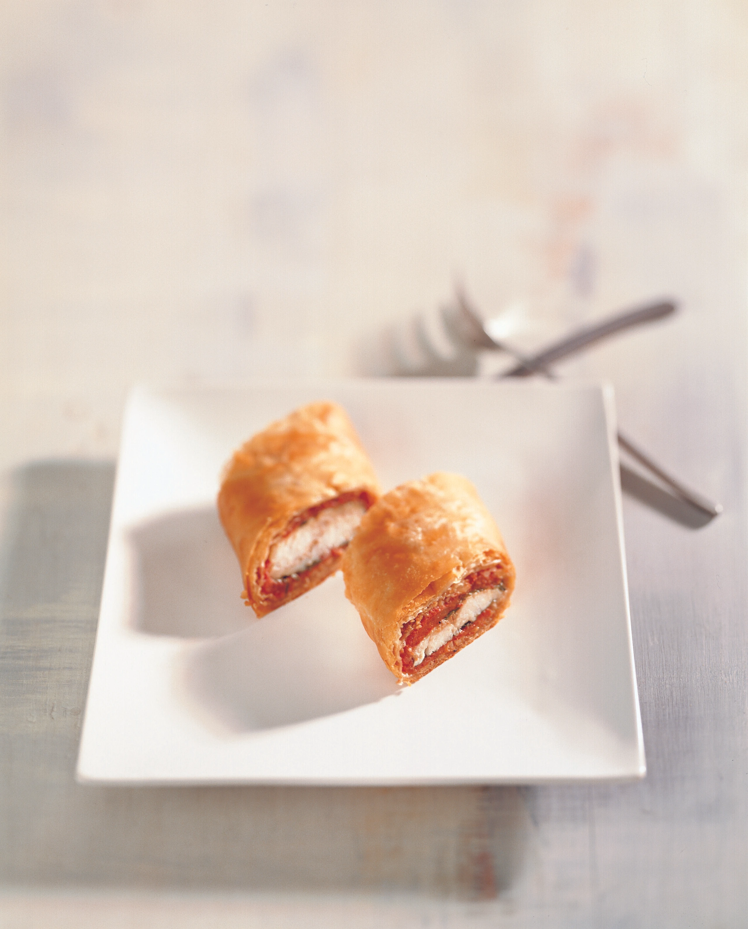 Branzino und Paradeiser im Strudelteig