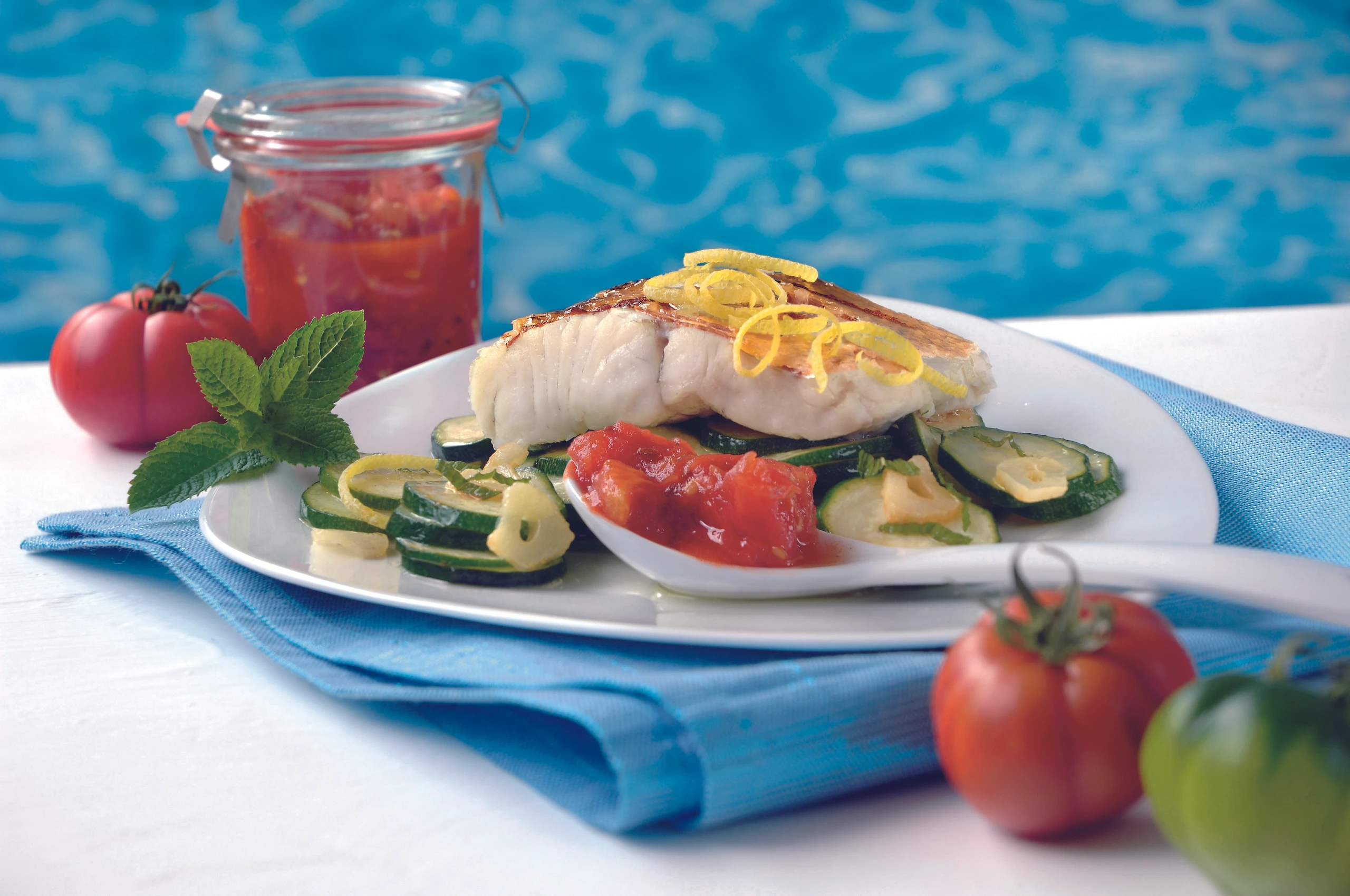 Gegrilltes Zanderfilet mit Zitronen-Knoblauch-Zucchini