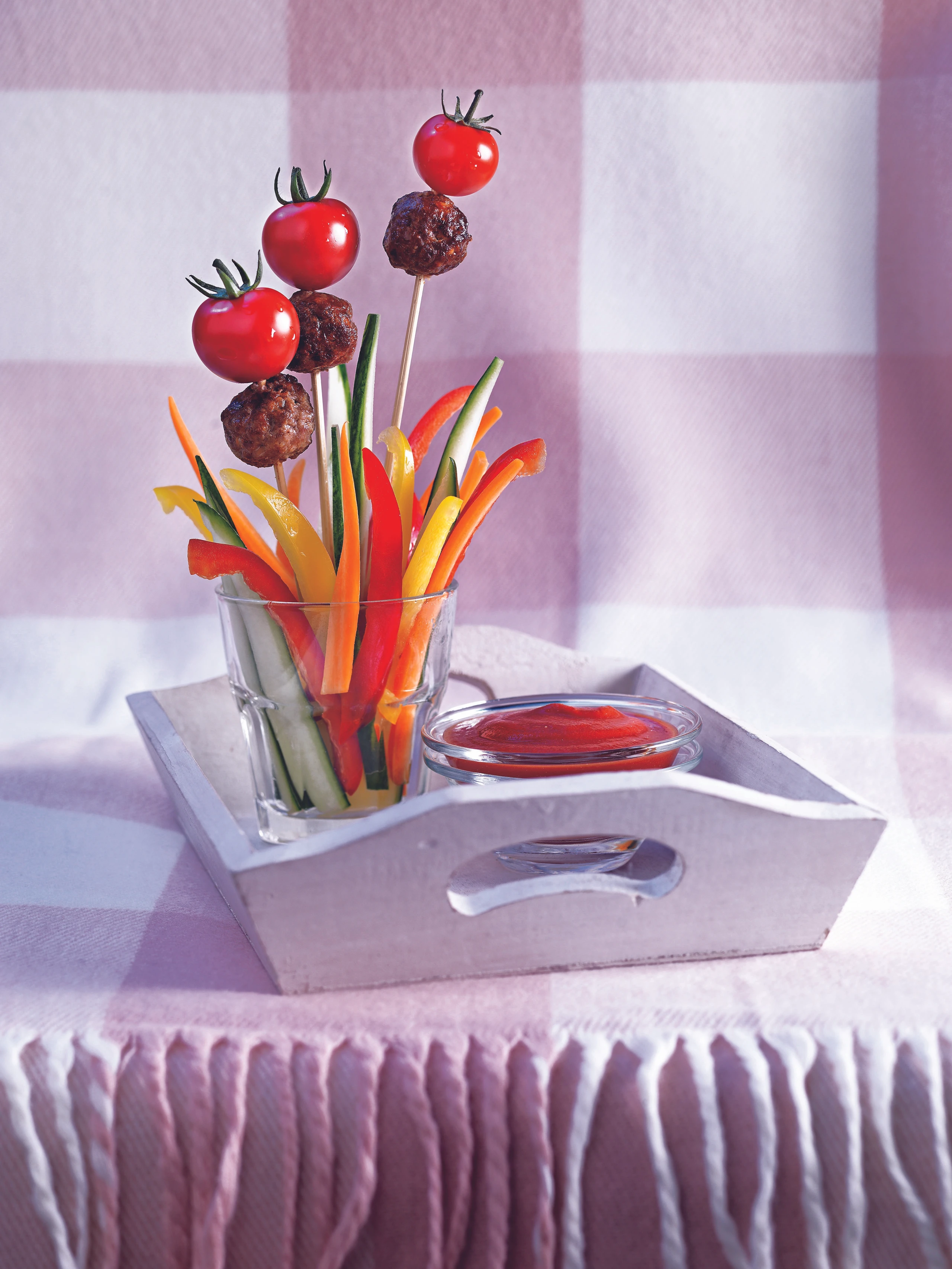 Burger-Spießchen mit Veggie-Sticks