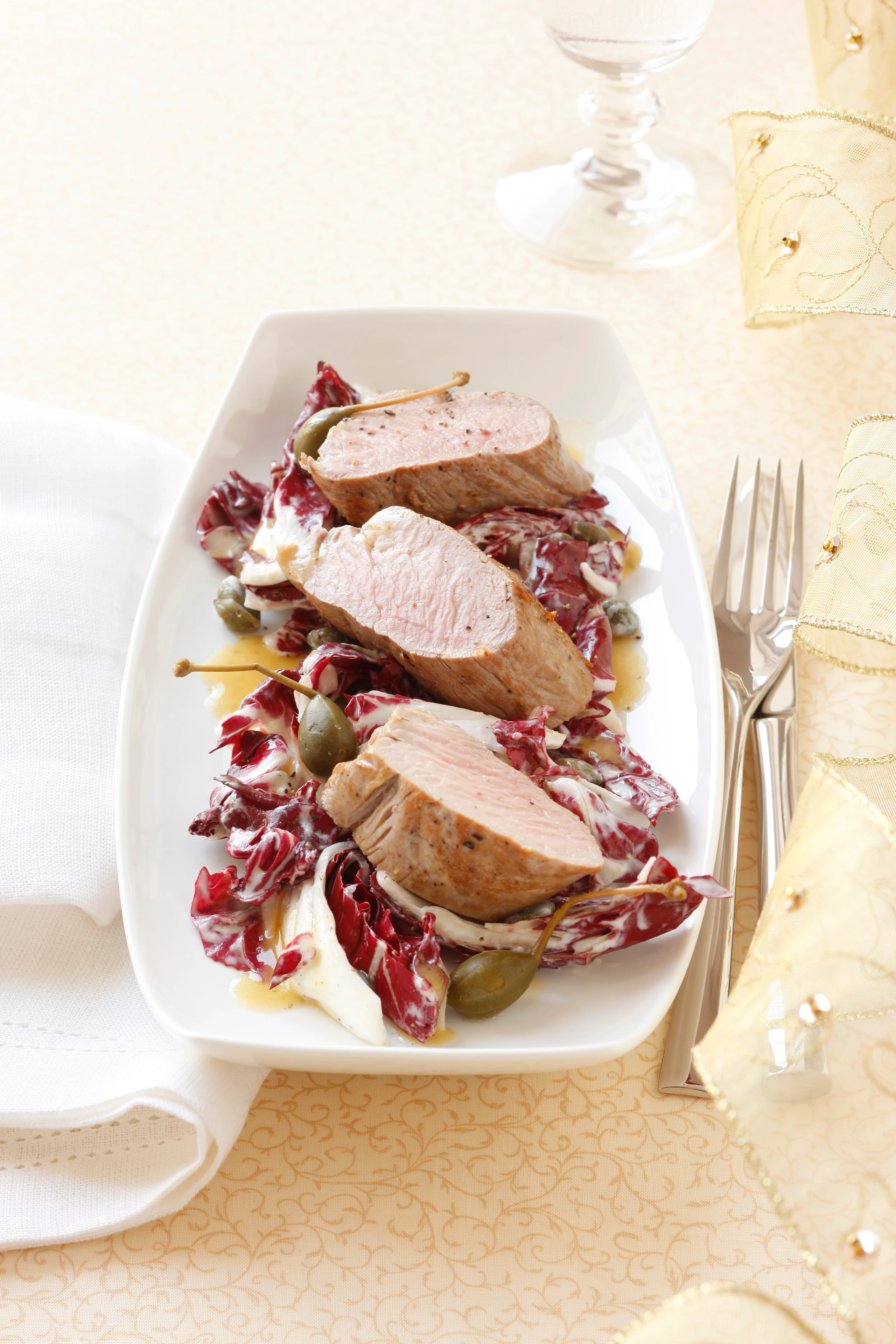 Schweinsfilet mit Radicchio-Kapernsalat