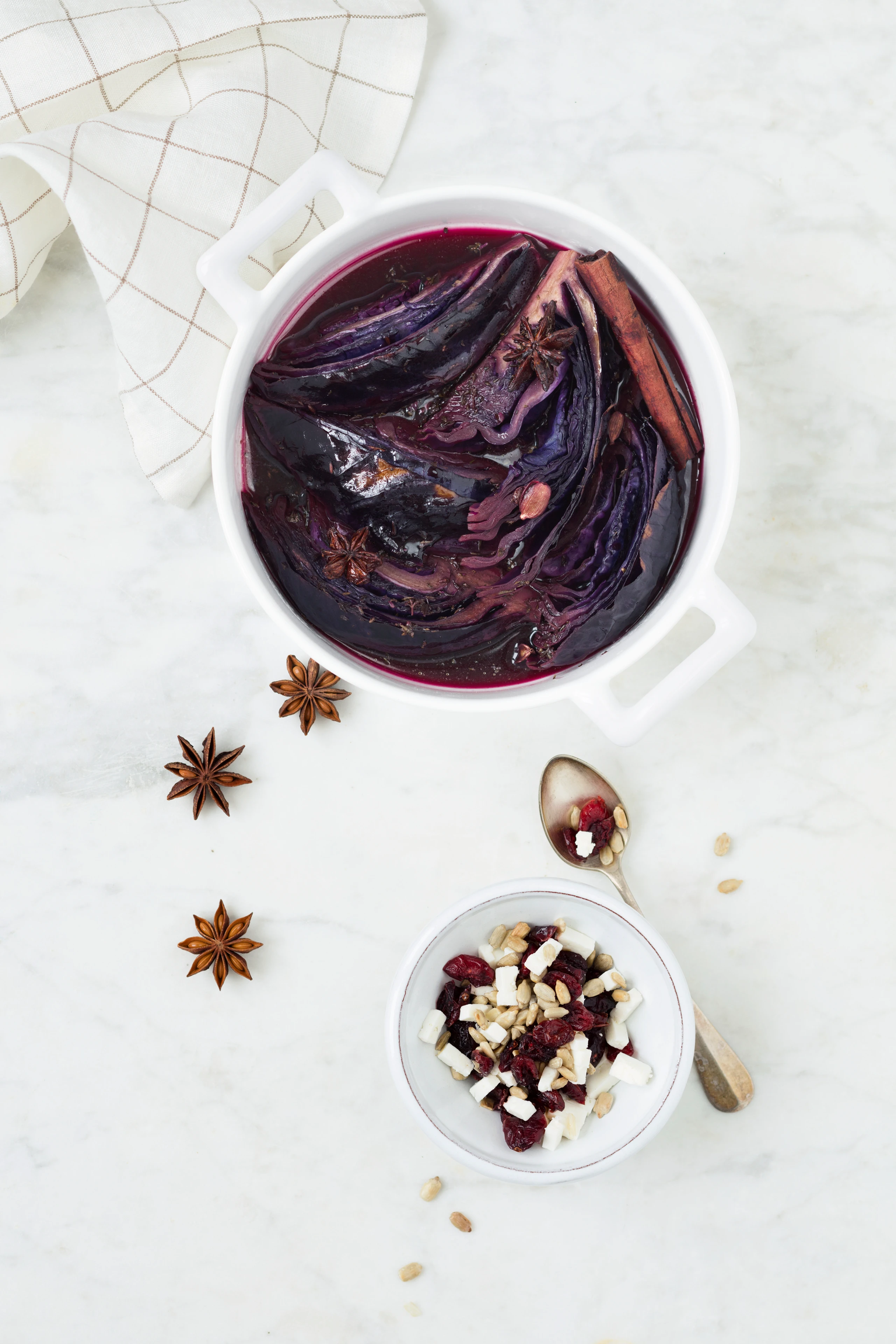 Geschmortes Rotkraut mit Cranberry-Manouri-Salsa