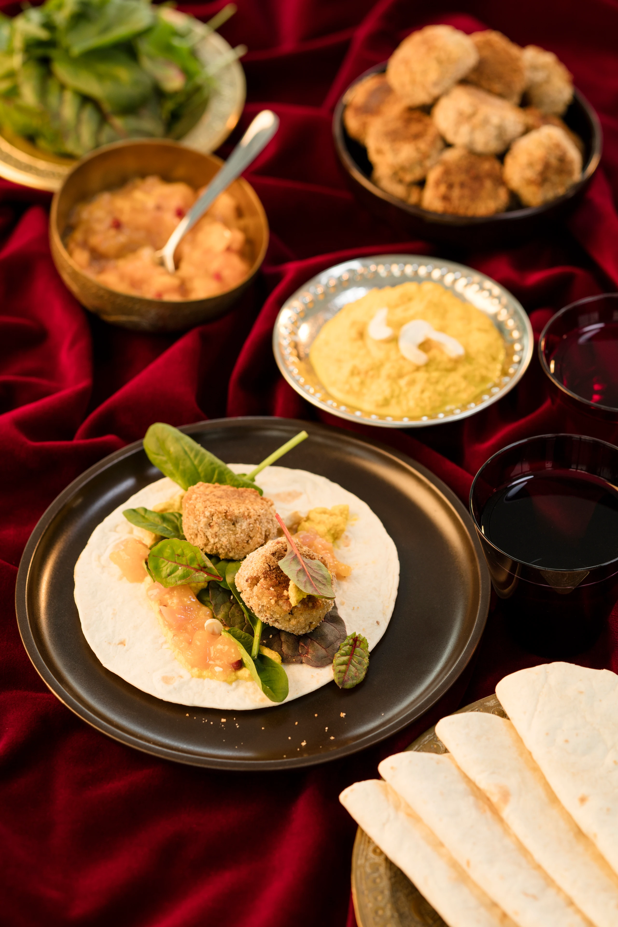 Tortilla mit Karfiol-Kichererbsenbällchen