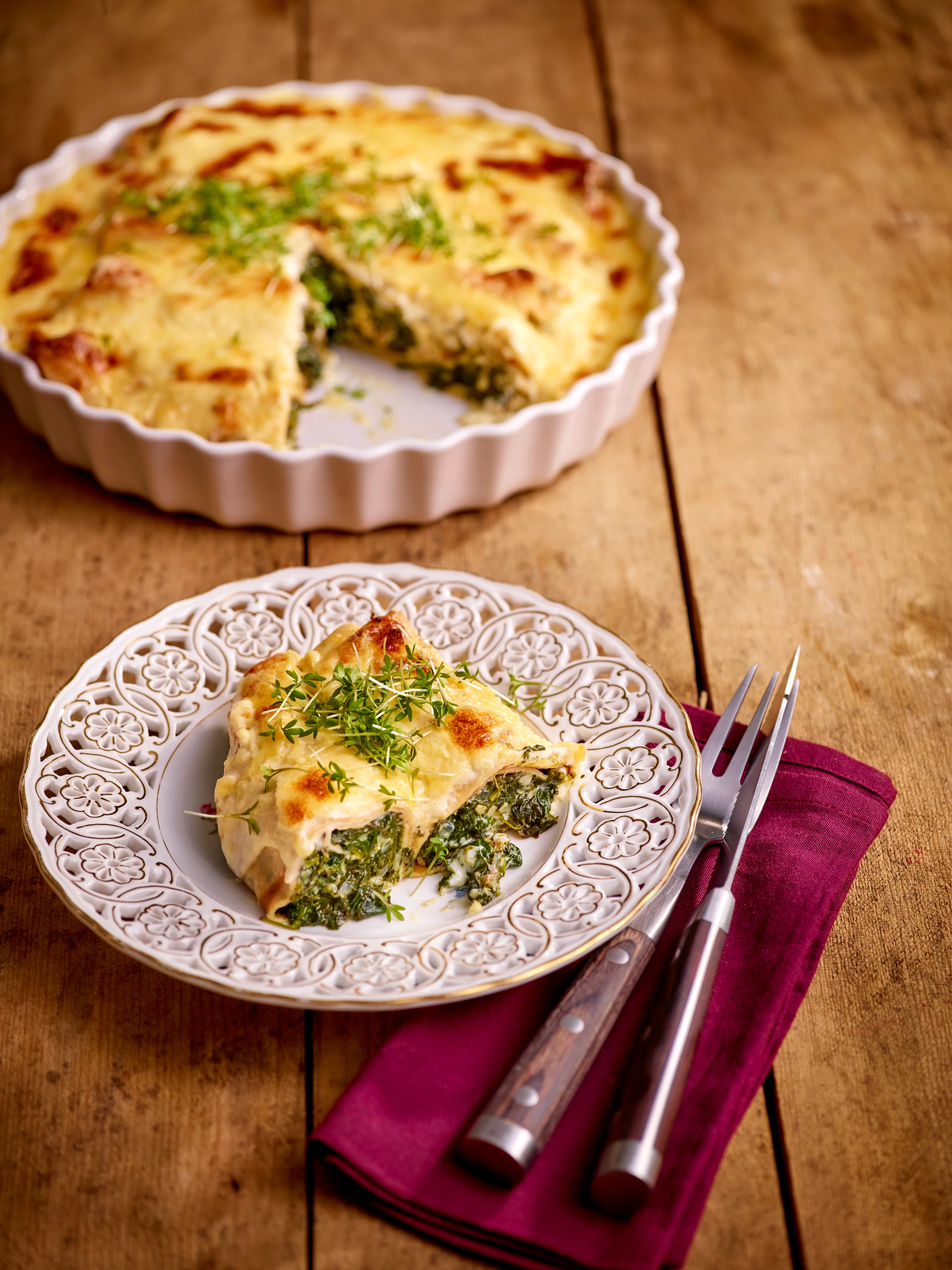 Spinatpalatschinken mit Frischkäse und Sauce Mornay