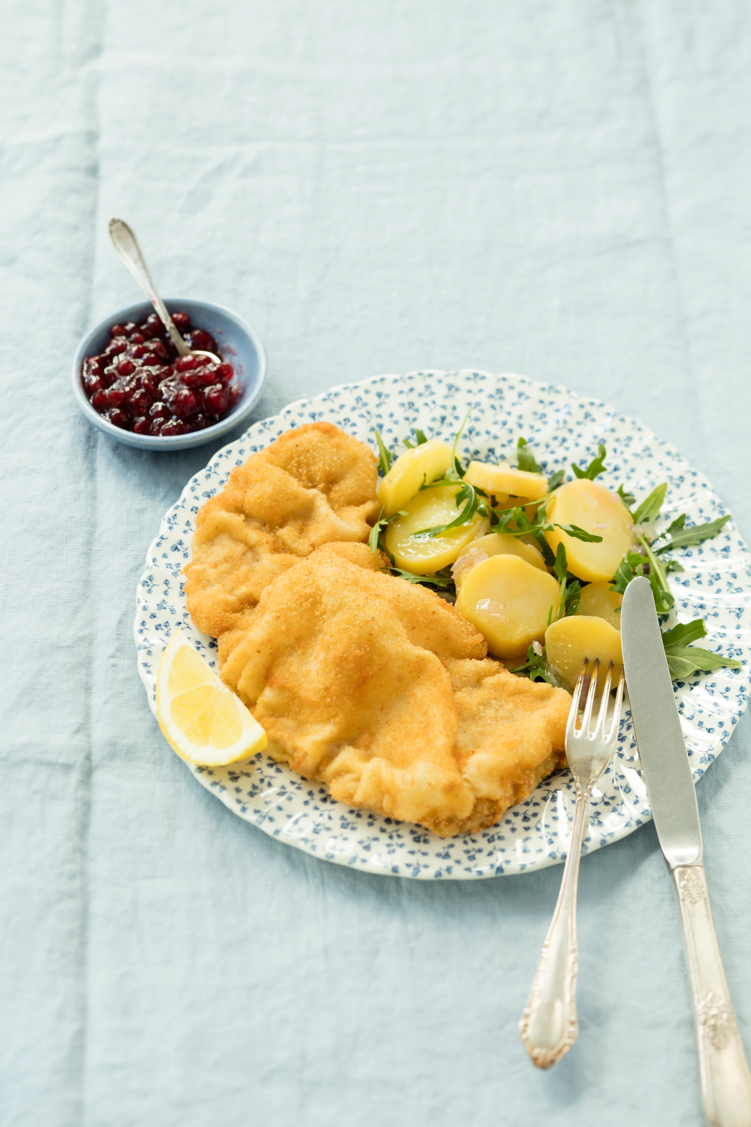 Wiener Schnitzel mit Erdäpfel-Rucolasalat