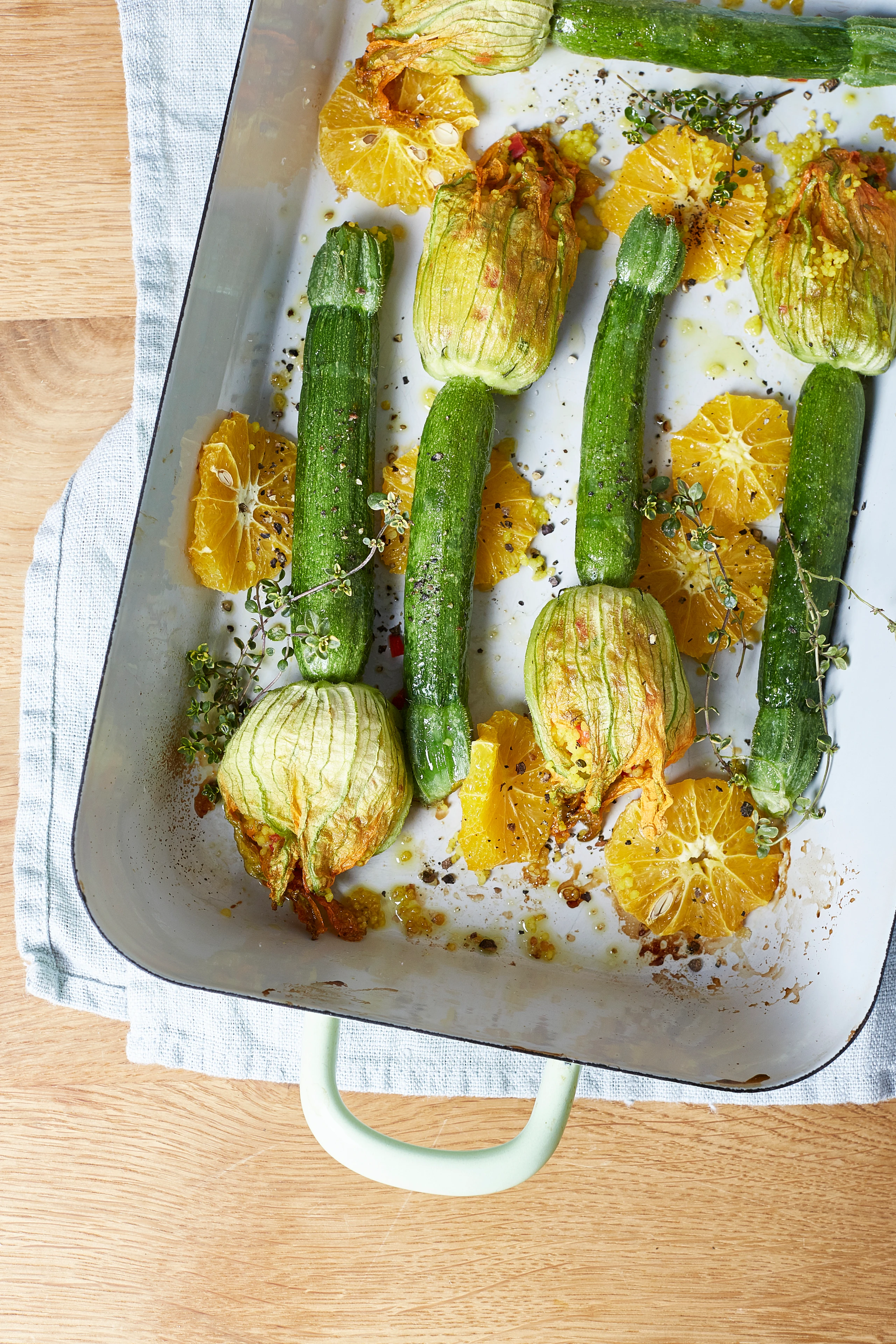 Zucchiniblüten mit Couscous-Gemüsefülle