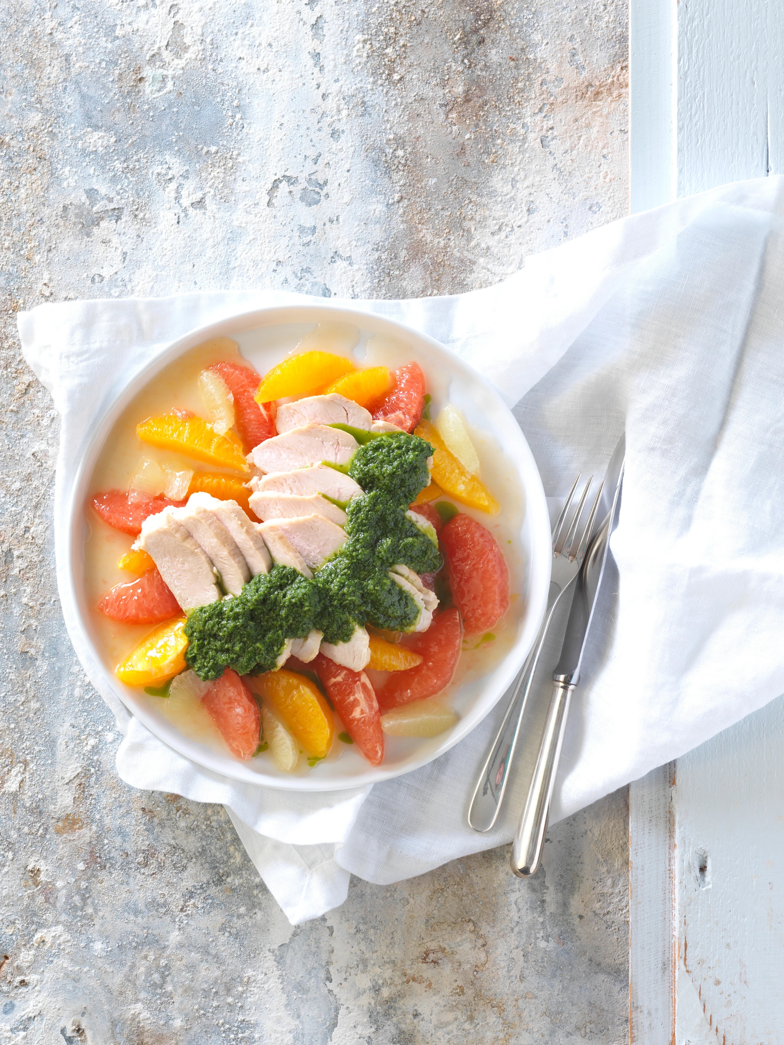 Hühnerfilet mit Salsa verde und Zitrusfrüchten