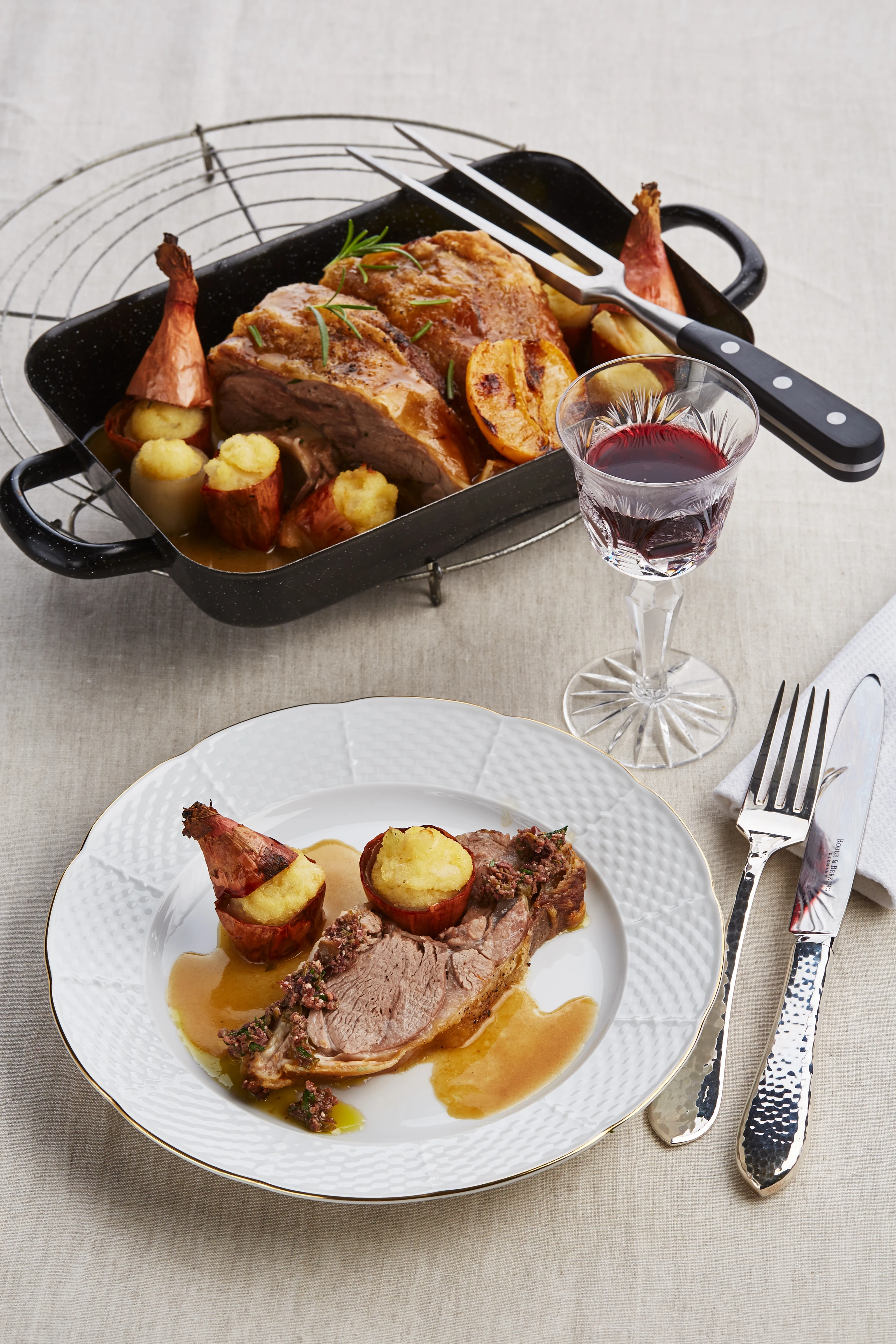 Lammschulter mit gefüllten Schalotten