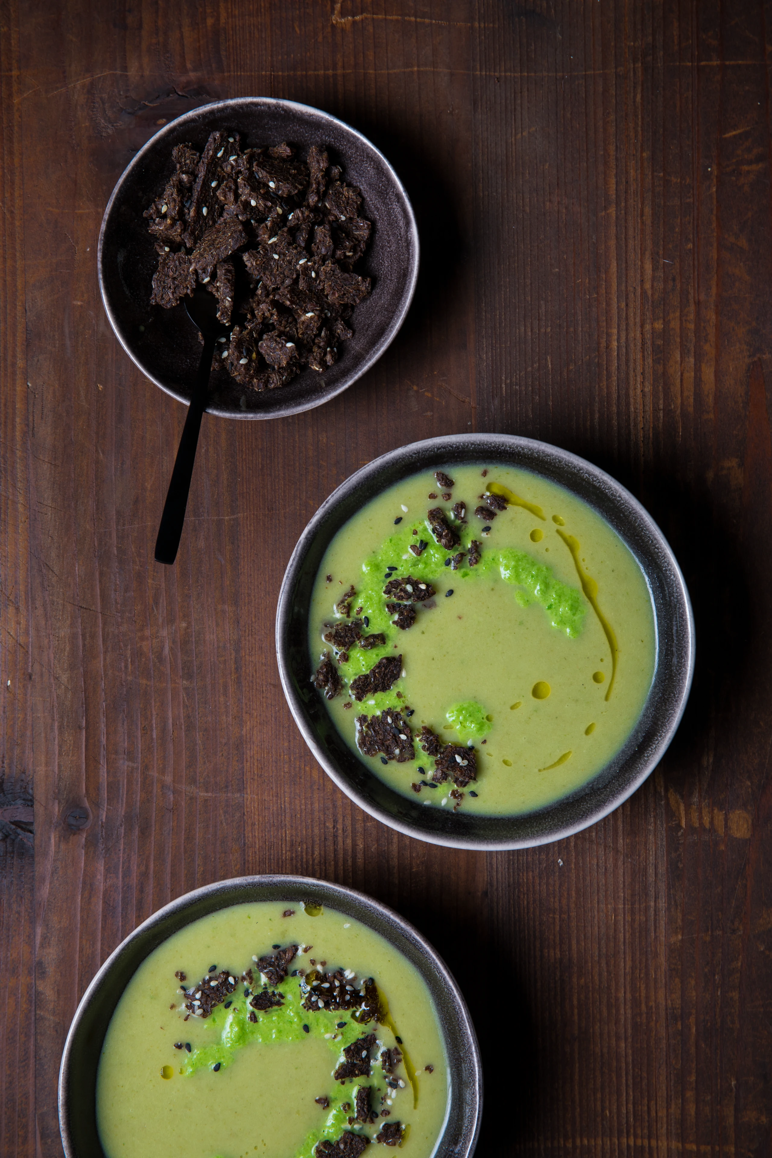 Endiviensuppe mit Pumpernickel