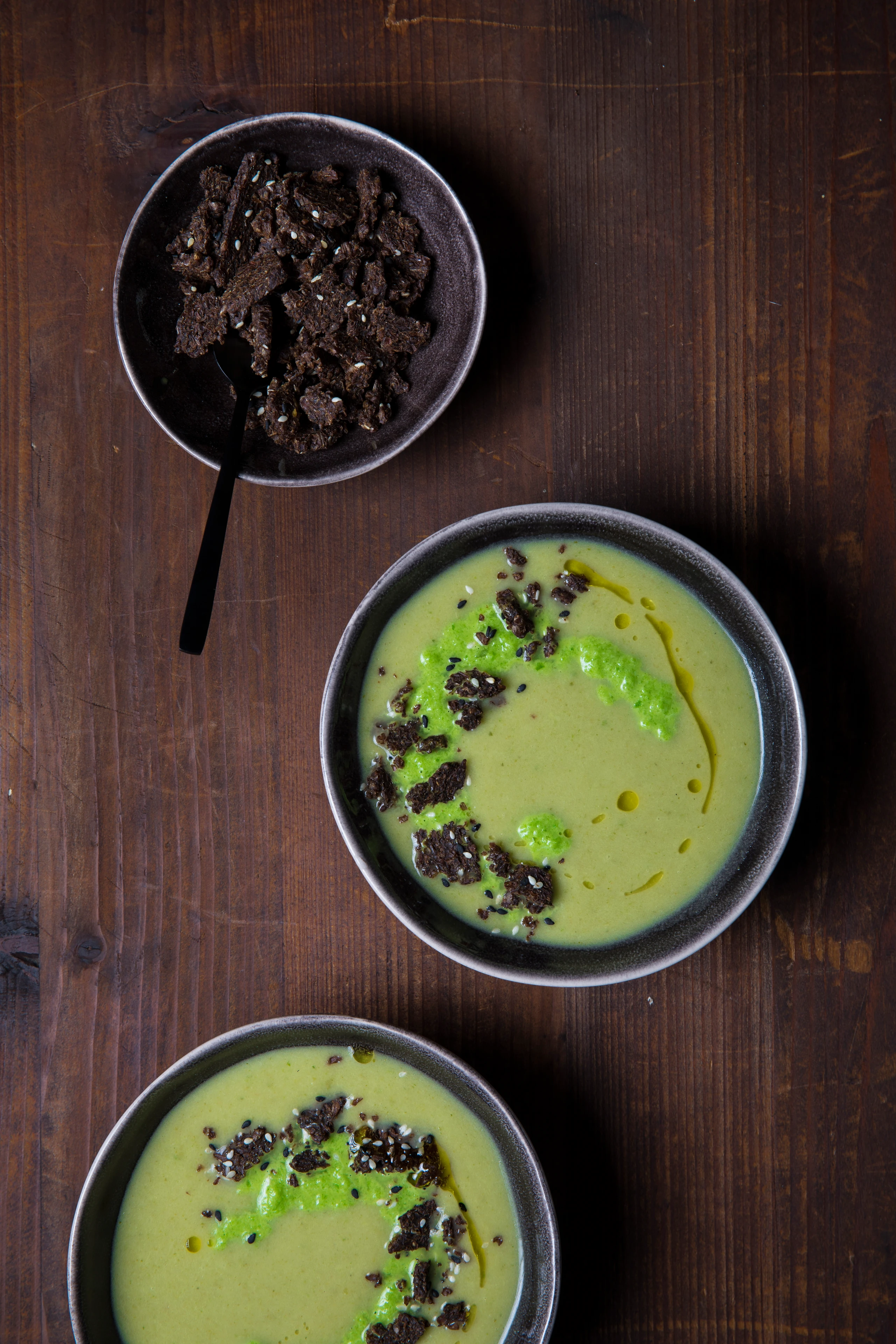 Endiviensuppe mit Pumpernickel