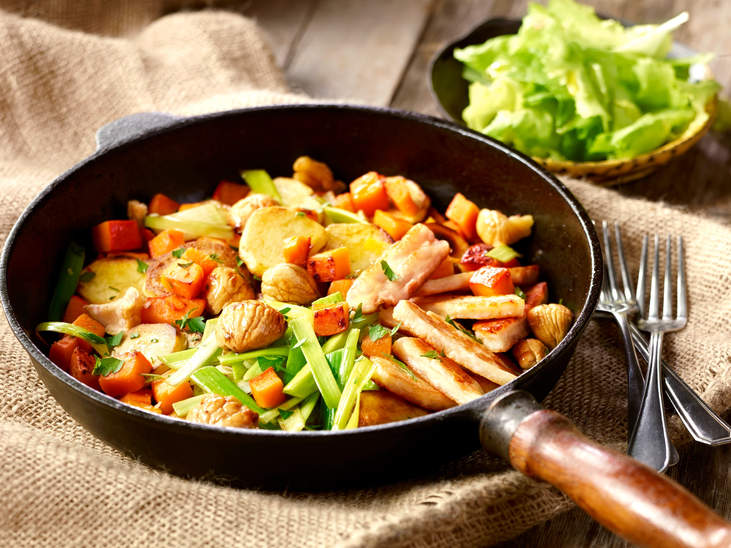 Gröstl mit Maroni, Kürbis und Halloumi