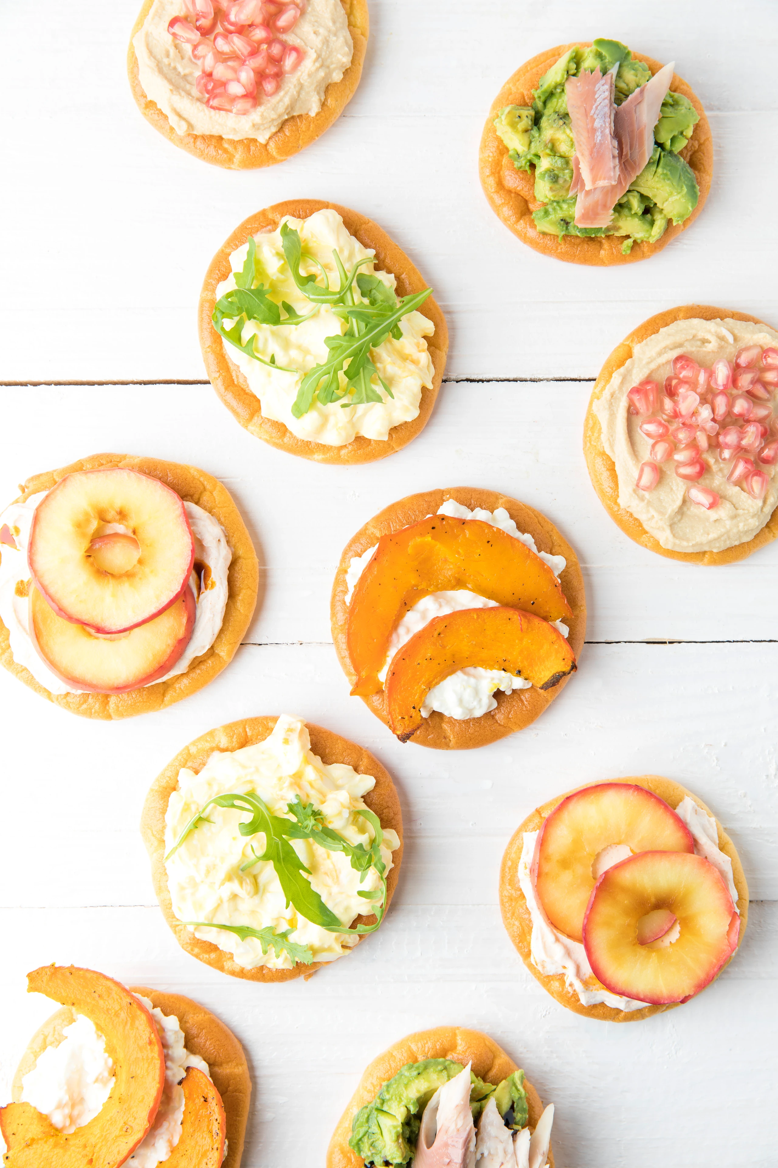 Klassischer Hummus mit Granatapfel