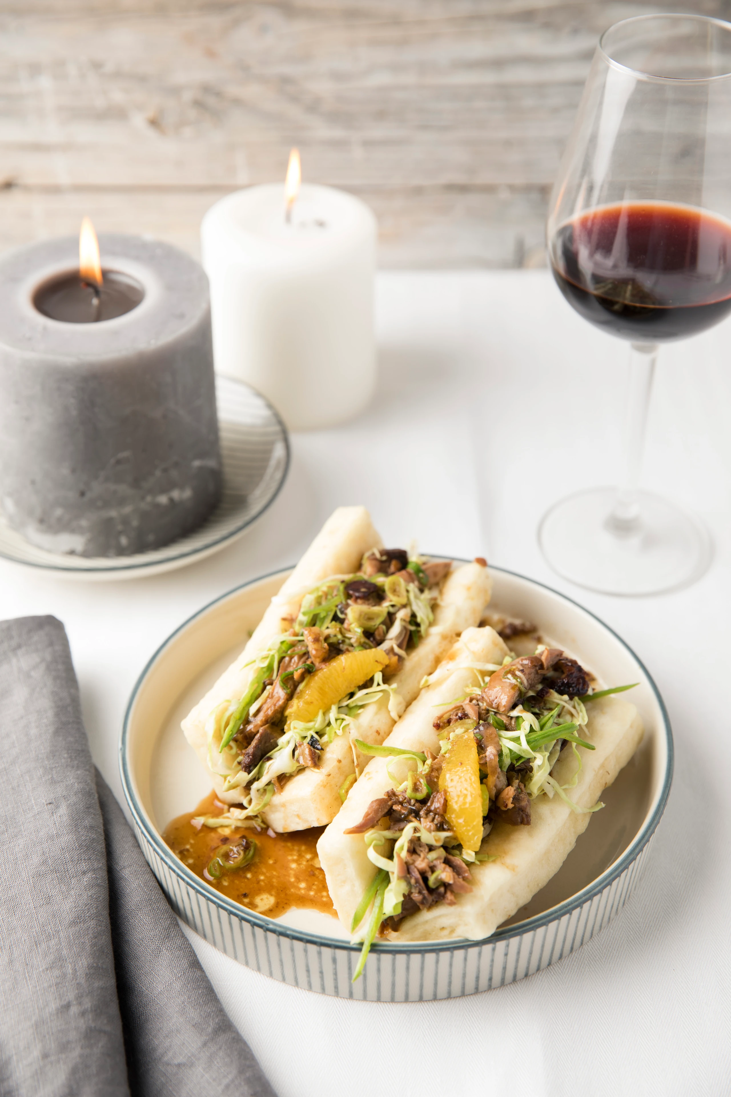 Buns mit Enten-Krautsalat und Orangen