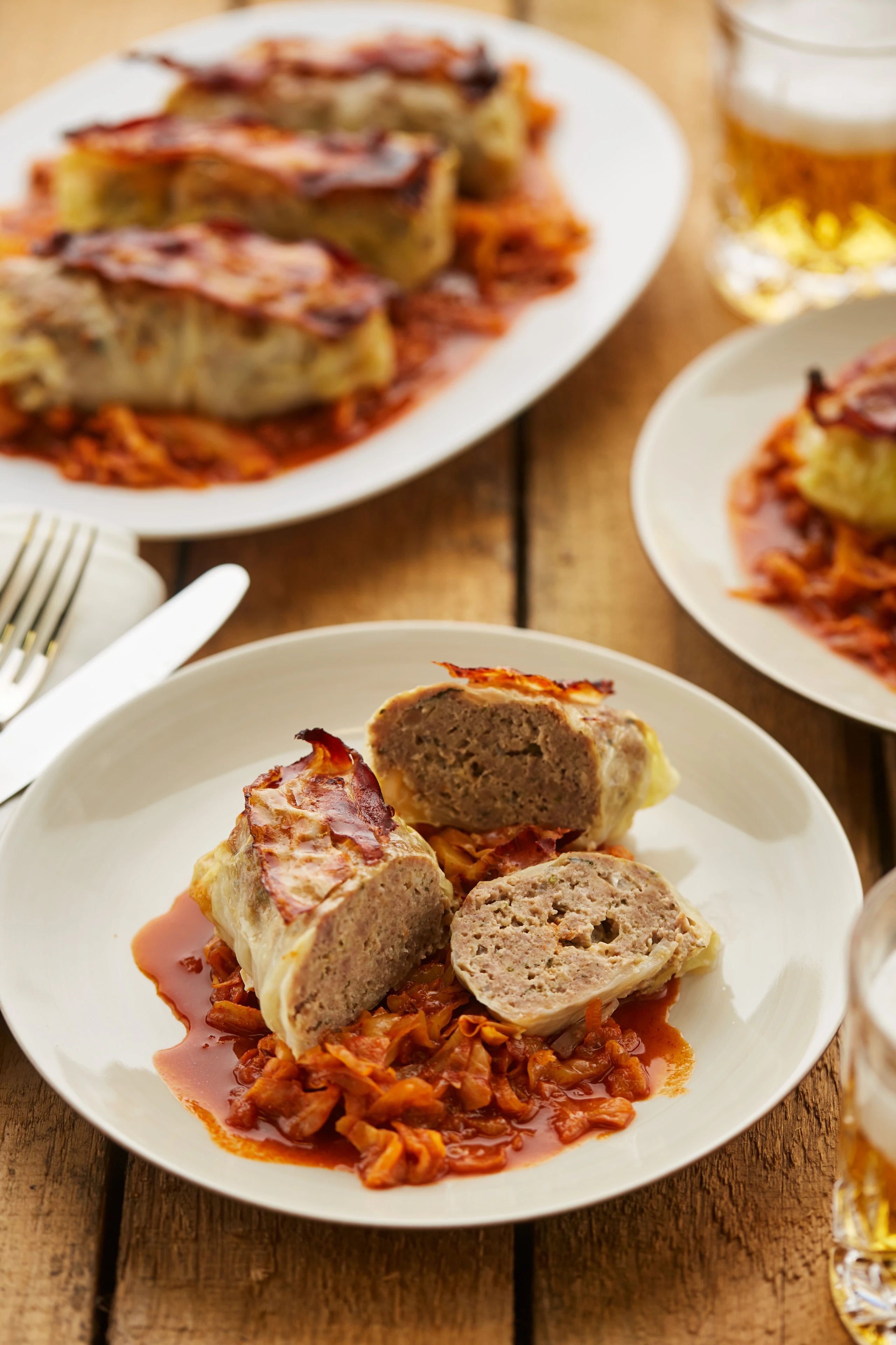 Geschmorte Krautrouladen mit Paprikakraut