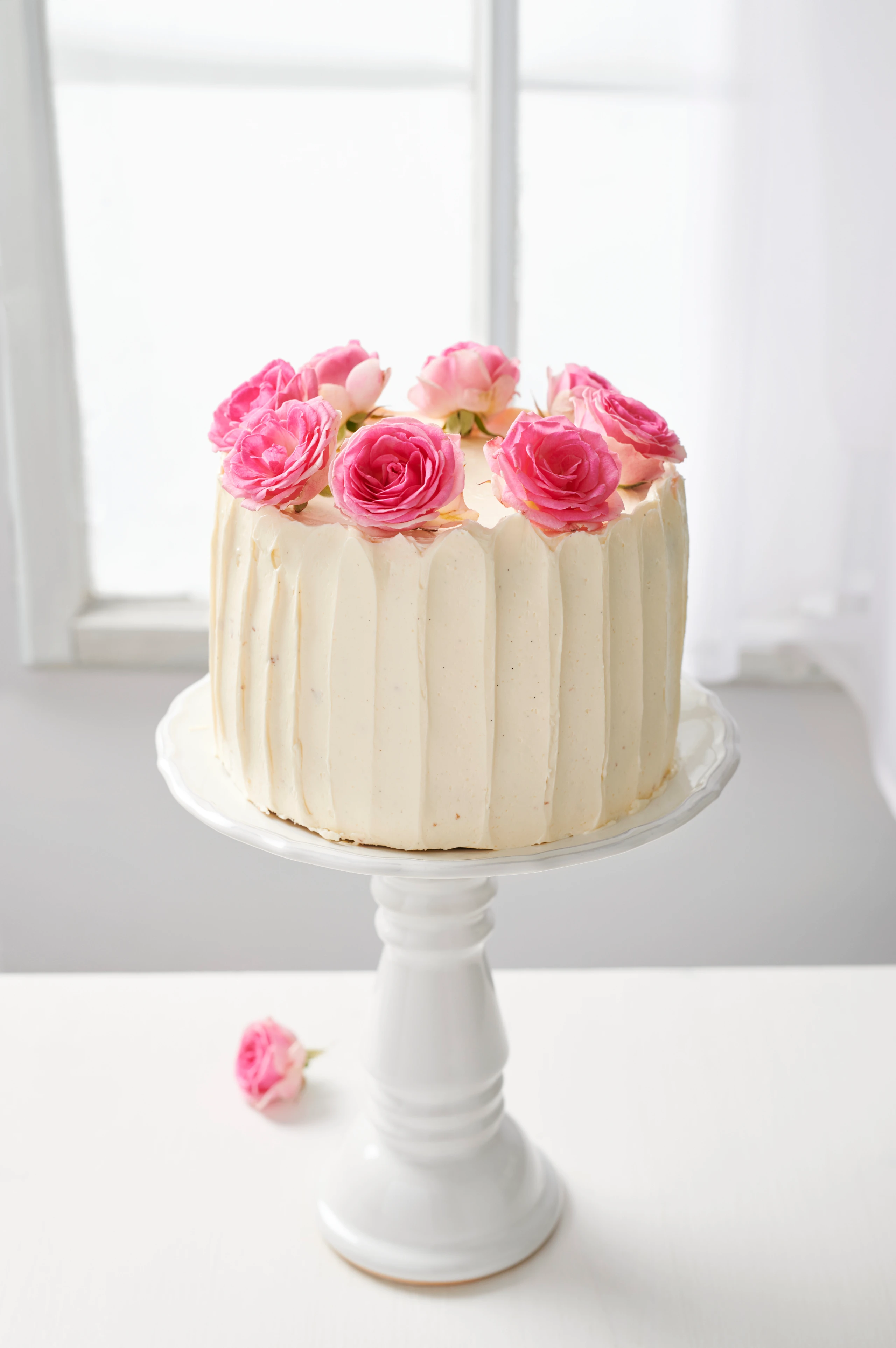 Vanilletorte mit Himbeerfüllung