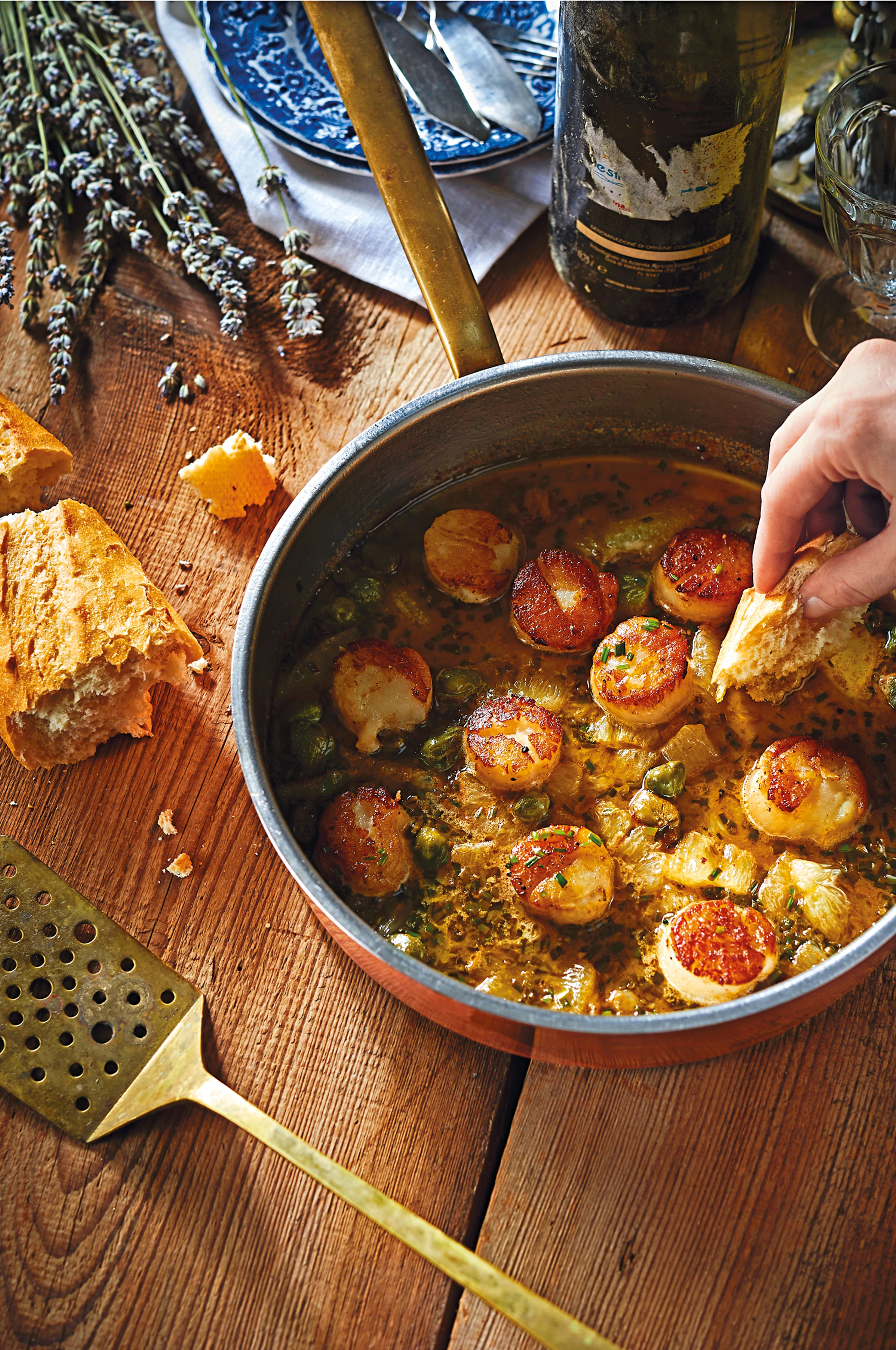 Jakobsmuscheln mit brauner Butter, Zitrone und Kapern