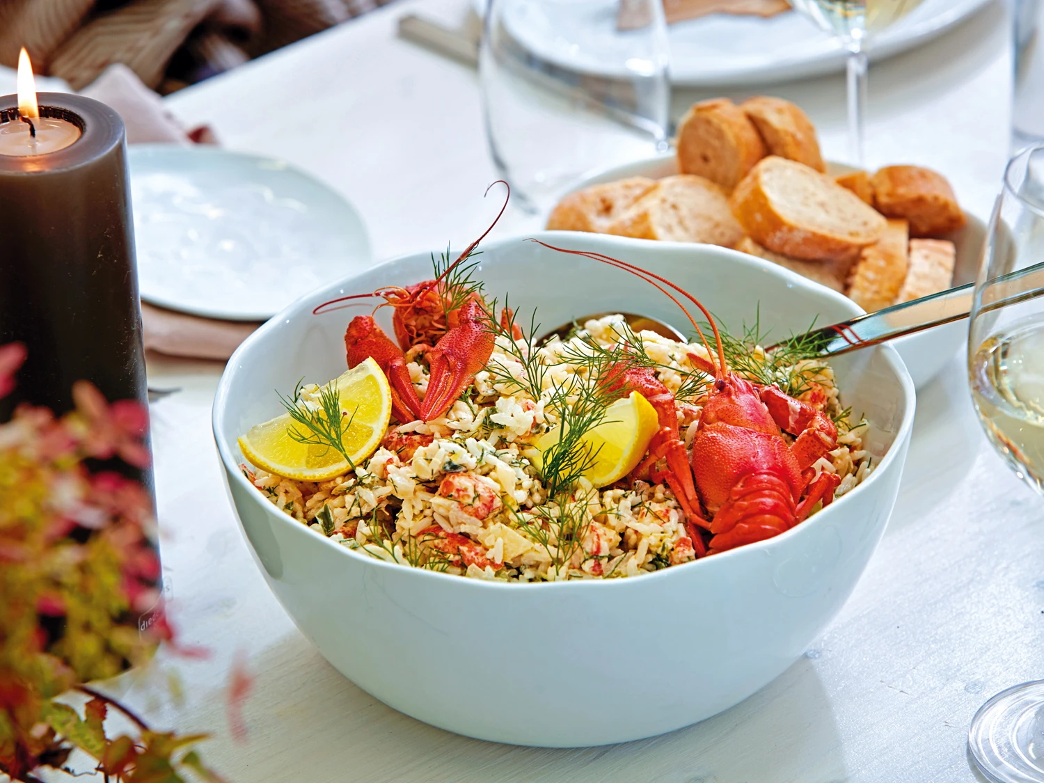 Krebsen-Reissalat mit Gemüse und Dille