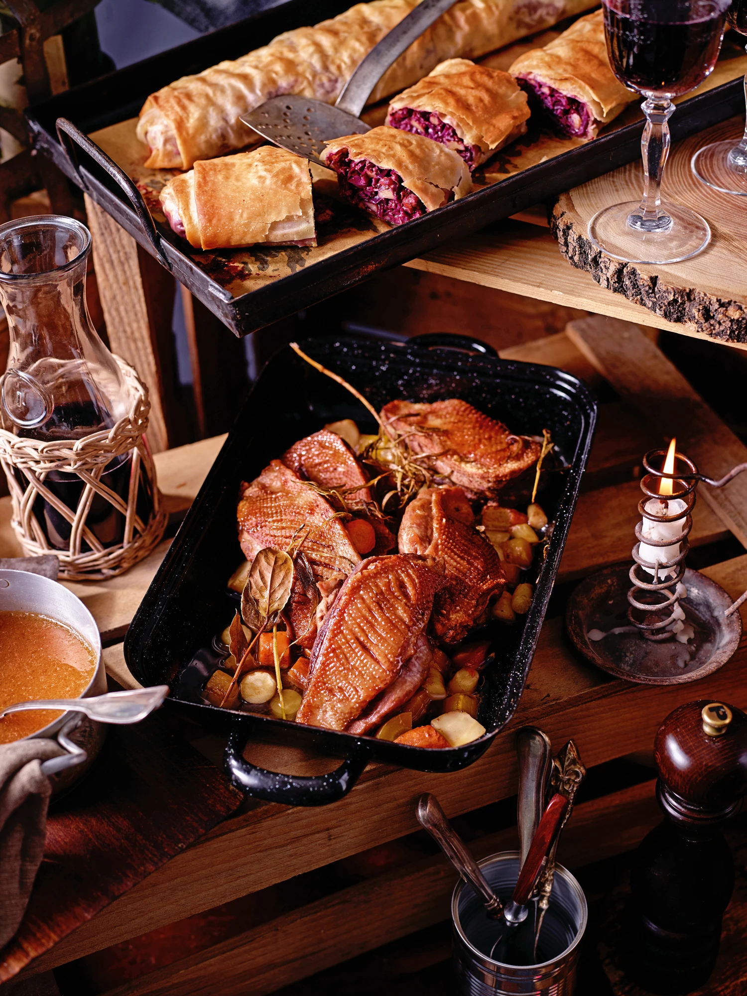 Ganslbrust mit Portweinsauce und Rotkraut-Nussstrudel