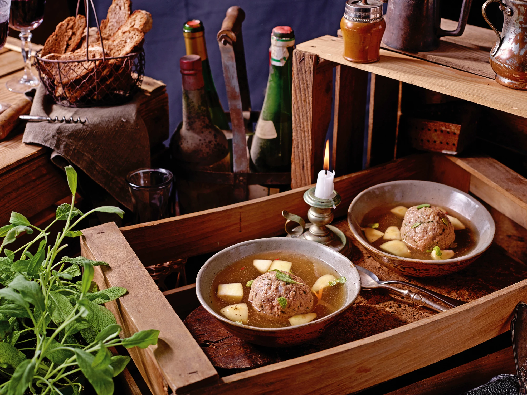 Ganslsuppe mit Gänseleberknödel