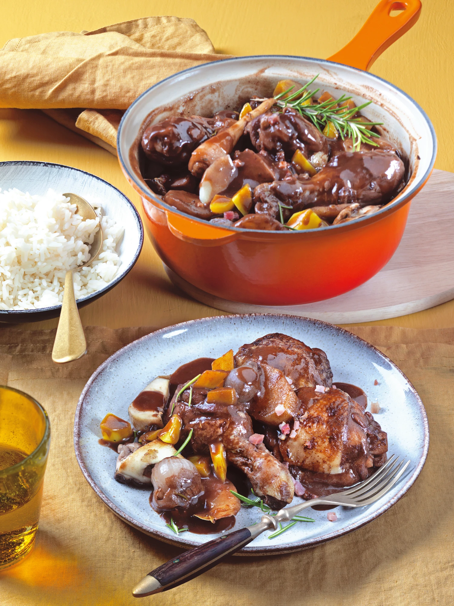 Schmorhuhn mit Schalotten und Speck