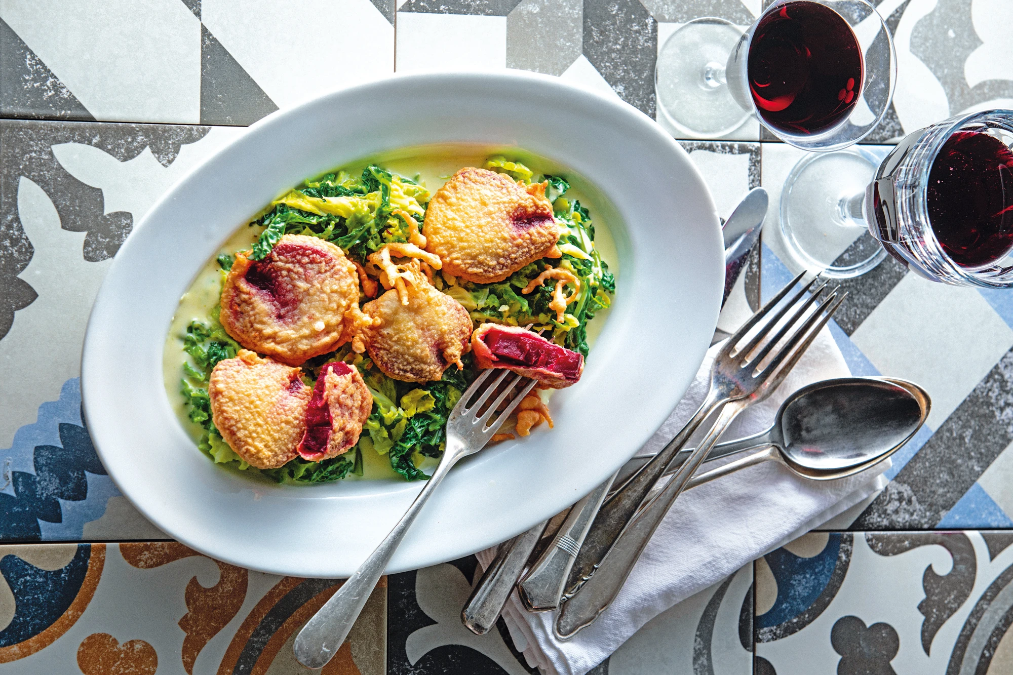 Gebackene Rote Rüben auf Kohlgemüse