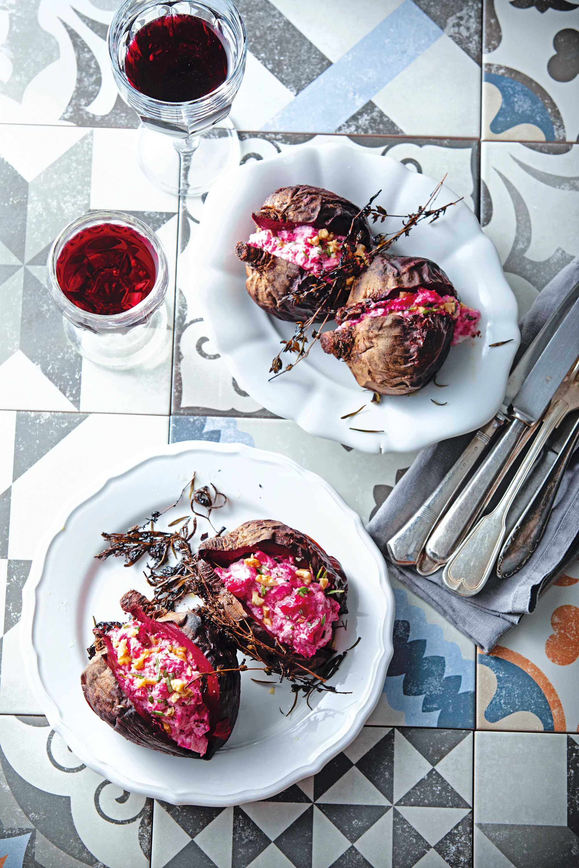Gefüllte Rote Rüben mit Ziegenkäse, Rosmarin und Thymian