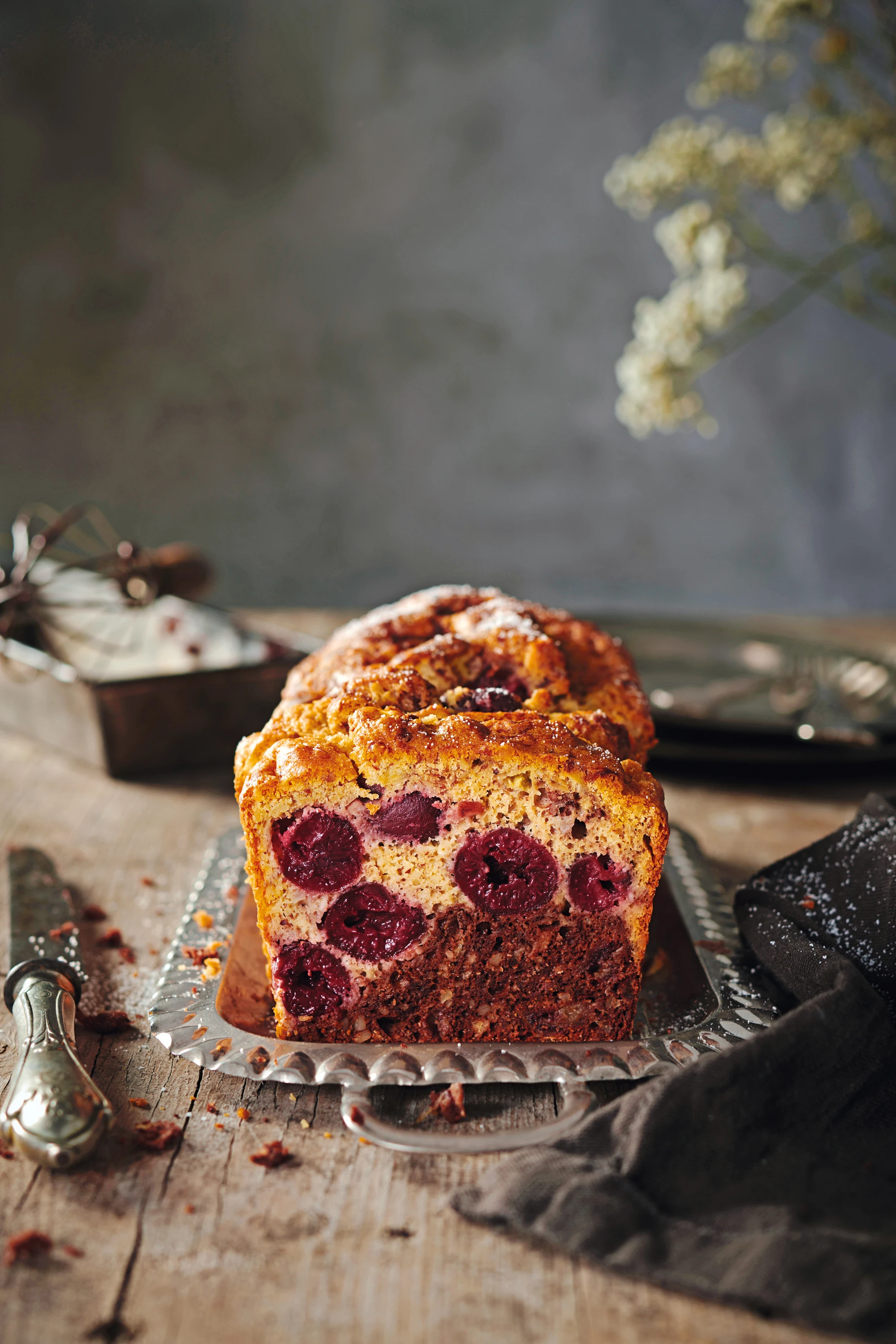 Zuckerfreier Marmorkuchen mit Kompottkirschen