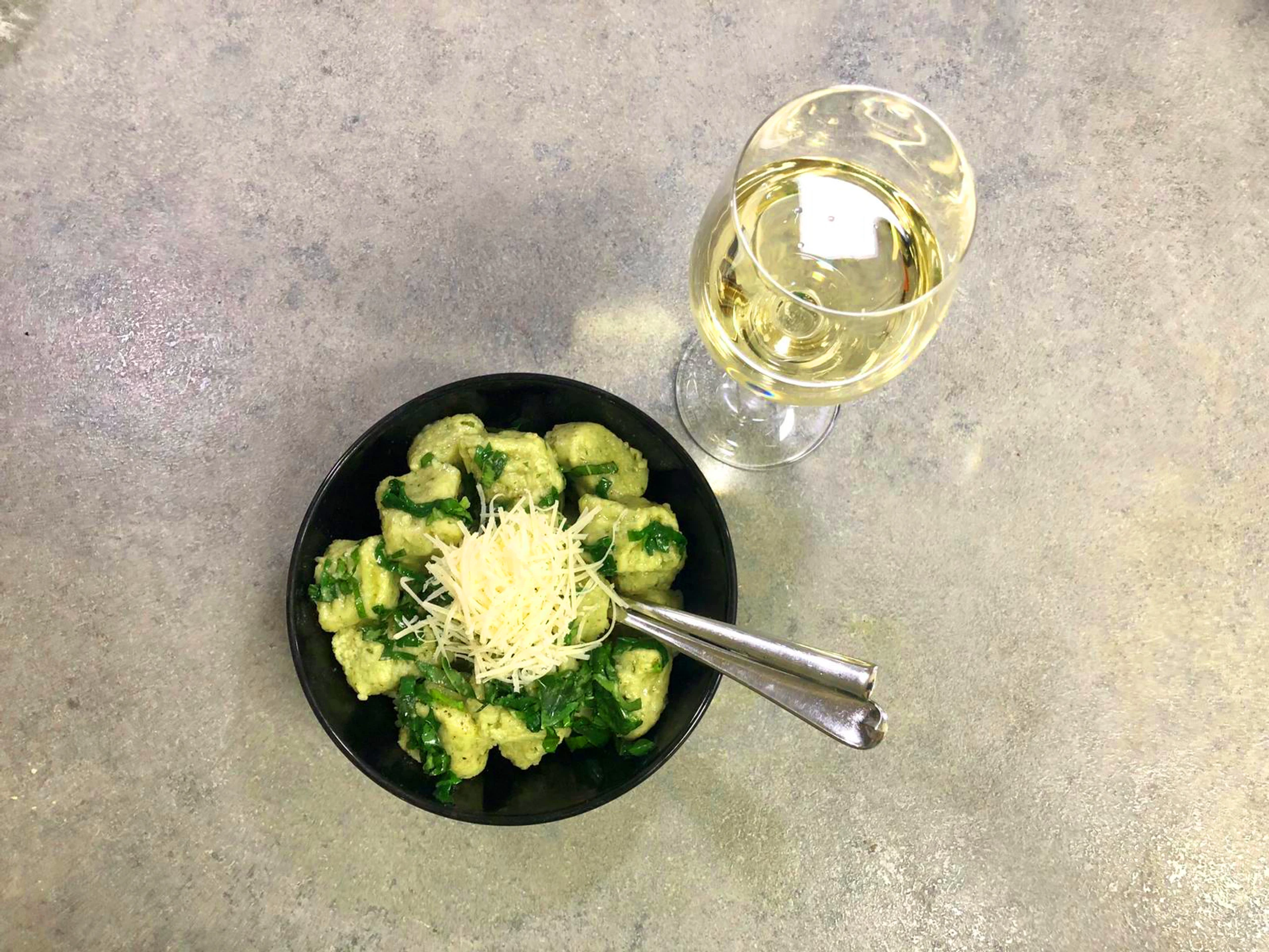 Grüne Bärlauchgnocchi mit Parmesan